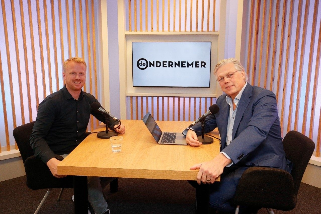TicketSwap-founder/ceo Hans Ober in de studio bij Roelof Hemmen voor de nieuwe serie Selfmade in Holland. Foto: Ruud Voest.
