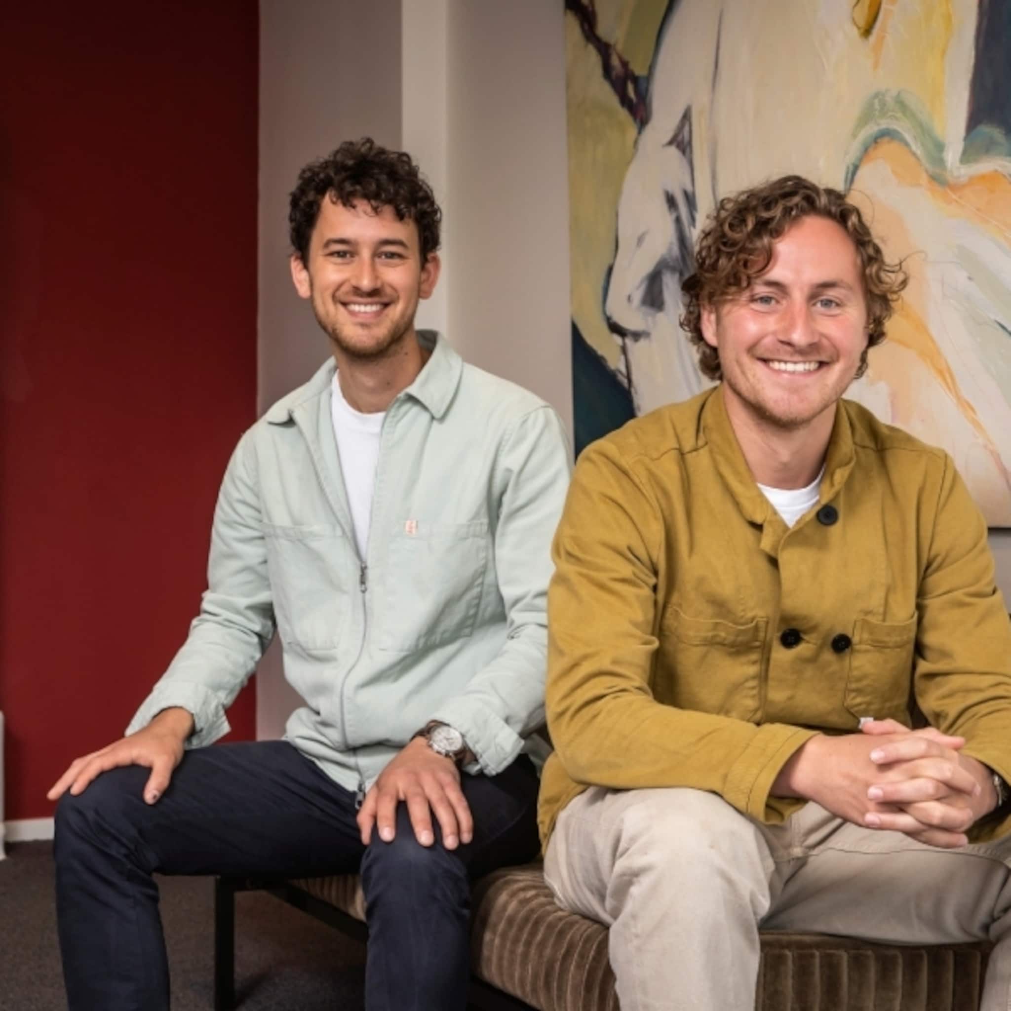 refugee team en welcome app geven vluchtelingen warm welkom