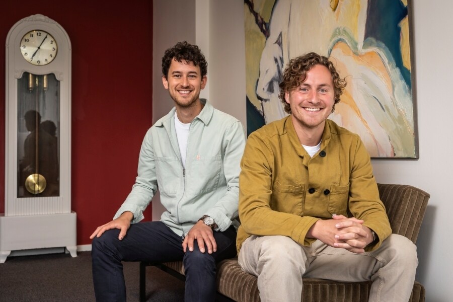 Martijn Berghman van Refugee Team (links) en Julius Weise van Welcome app. Foto: Inge Dingena Mol