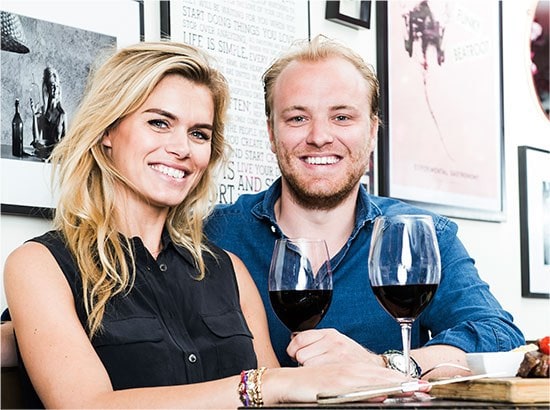 Nicolette van Dam en haar broer bij Brasserie van Dam. Eigen foto Eigen foto. Nicolette van Dam en haar broer bij Brasserie van Dam