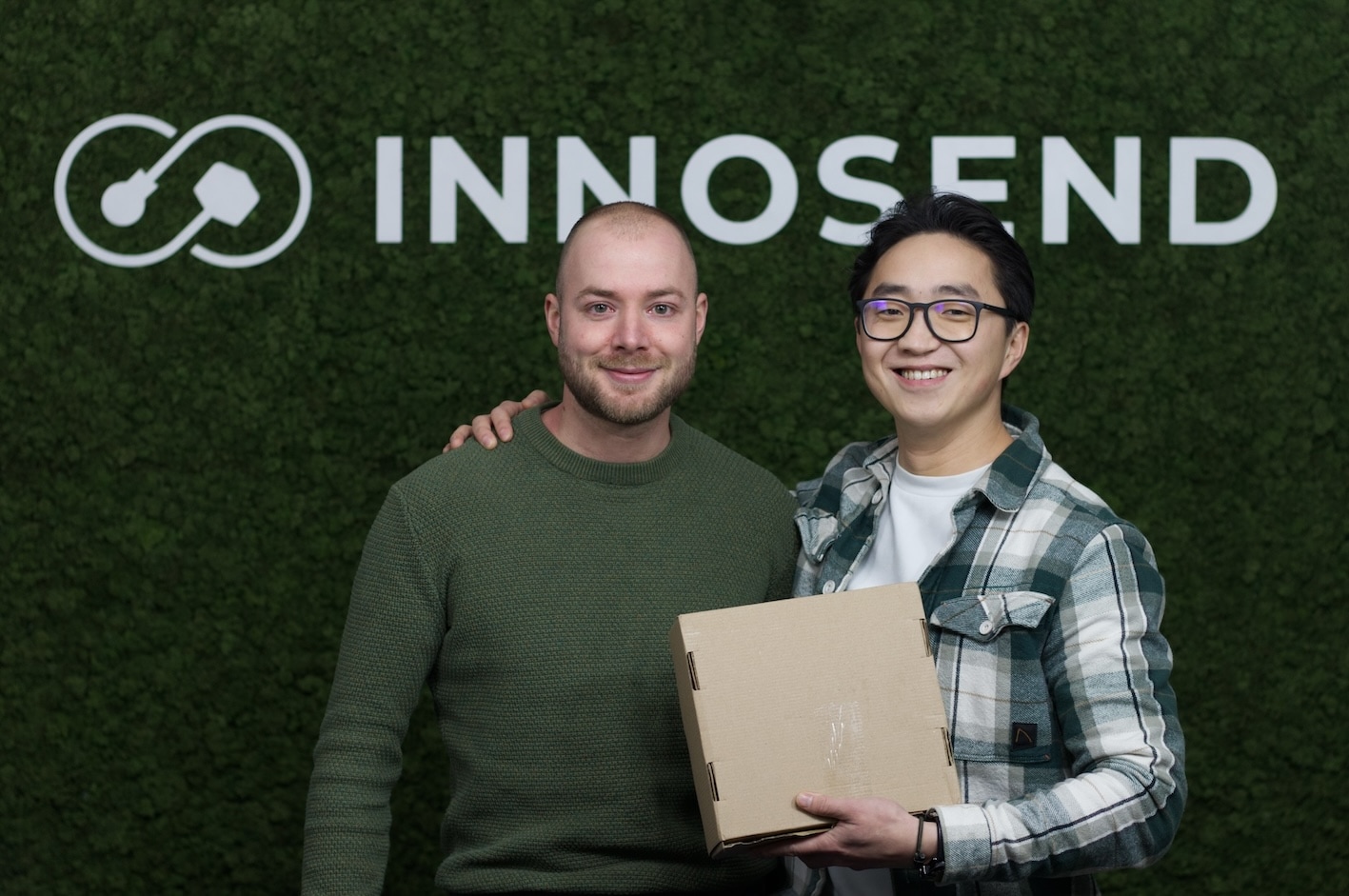 Innosend sleept na drie jaar een eerste kapitaalinjectie binnen. Op de foto Liu Kars (rechts) en Virgil Swagemakers. Innosend