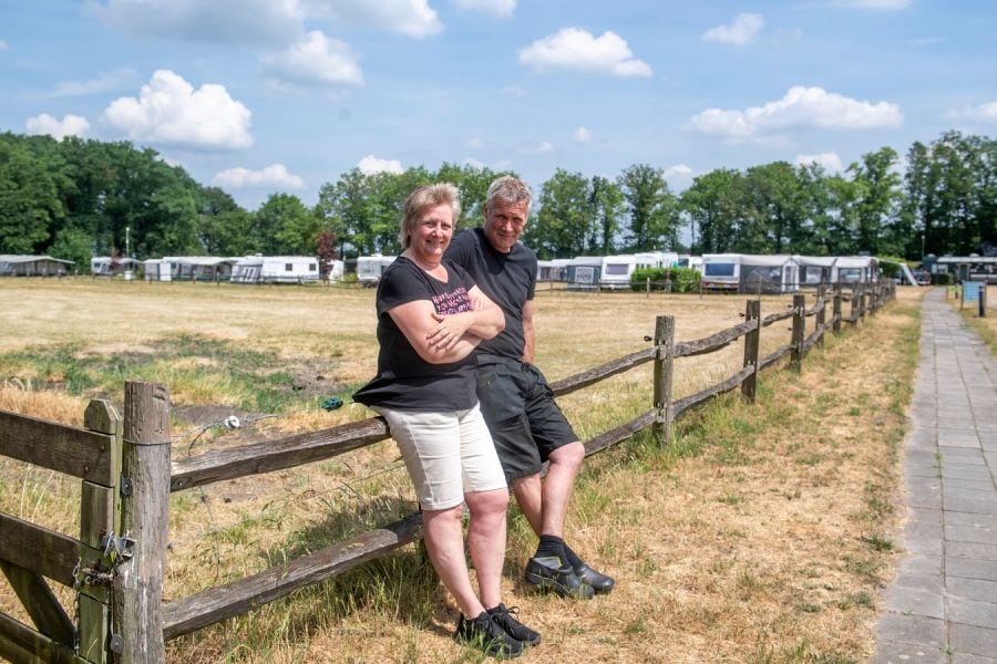 De projectontwikkelaar klopte ook bij Judith en André Langkamp aan. De eigenaren van camping De Heidebloem willen eigen baas blijven. Foto: Lenneke Lingmont