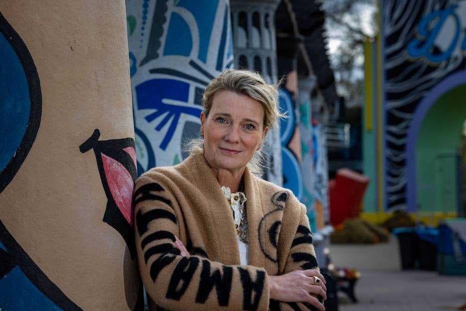 Directeur Mascha Taminiau van Walibi in Biddinghuizen over het leiden van een pretpark in coronatijd: ,,Medewerkers hadden zorgen of ze konden blijven werken. Dat vond ik heel heftig.” Foto: AD/Freddy Schinkel.