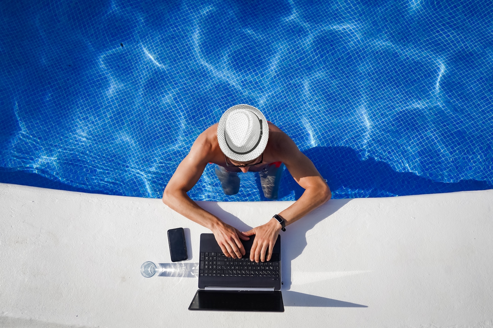 Het reisconcept 'workation' is sinds de coronacrisis helemaal in en lijkt voor veel ondernemers een blijvertje. Foto: Shutterstock