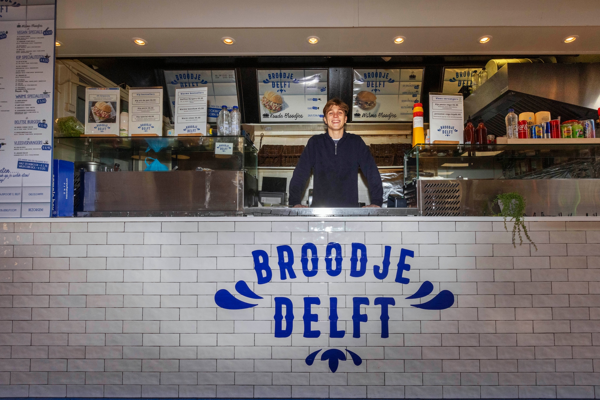 Jonge ondernemer Noël Geurts bij zijn broodjeszaak Broodje Delft. Frank Jansen