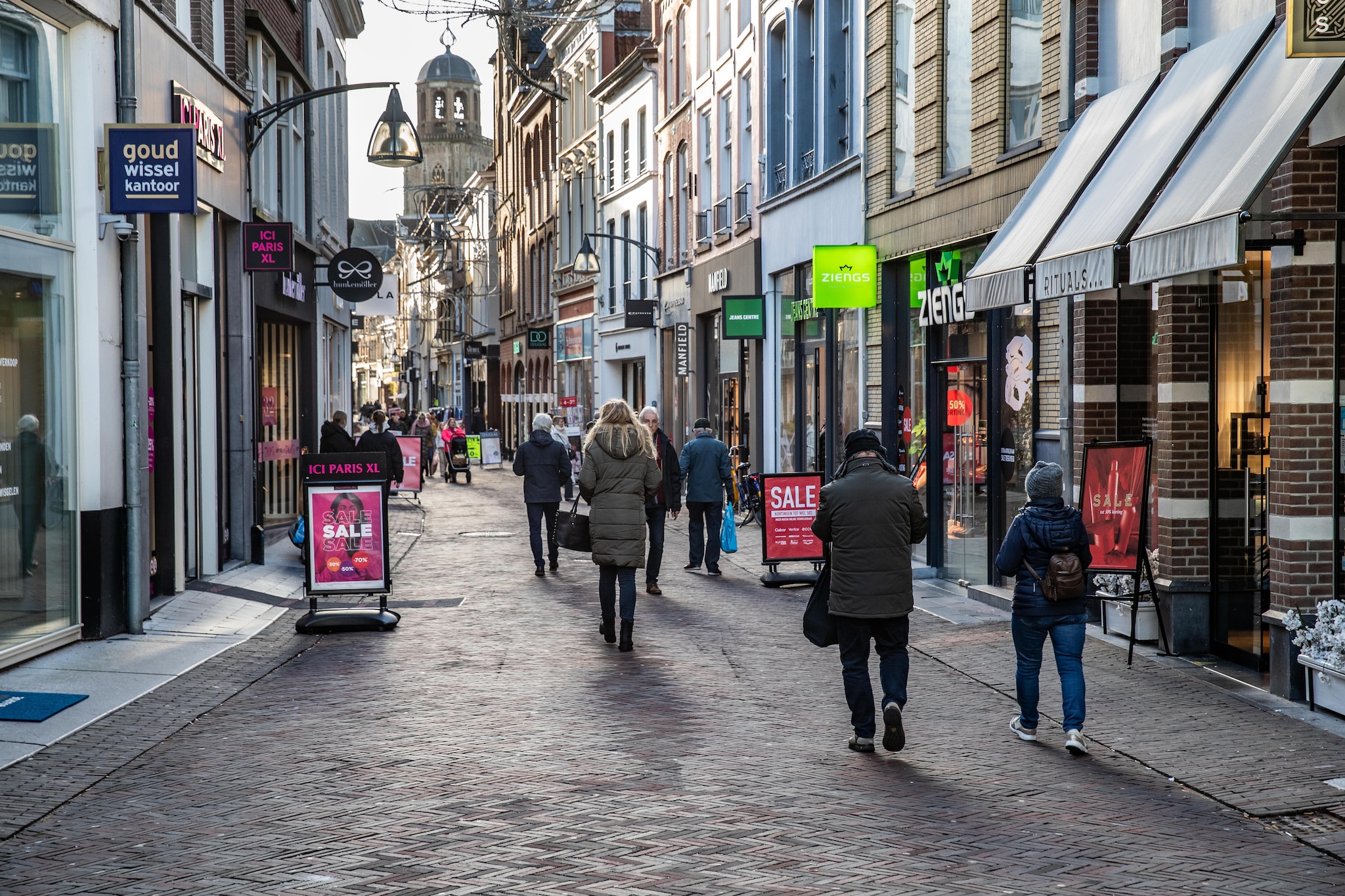 De Lange Bisschopsstraat. Ronald Hissink