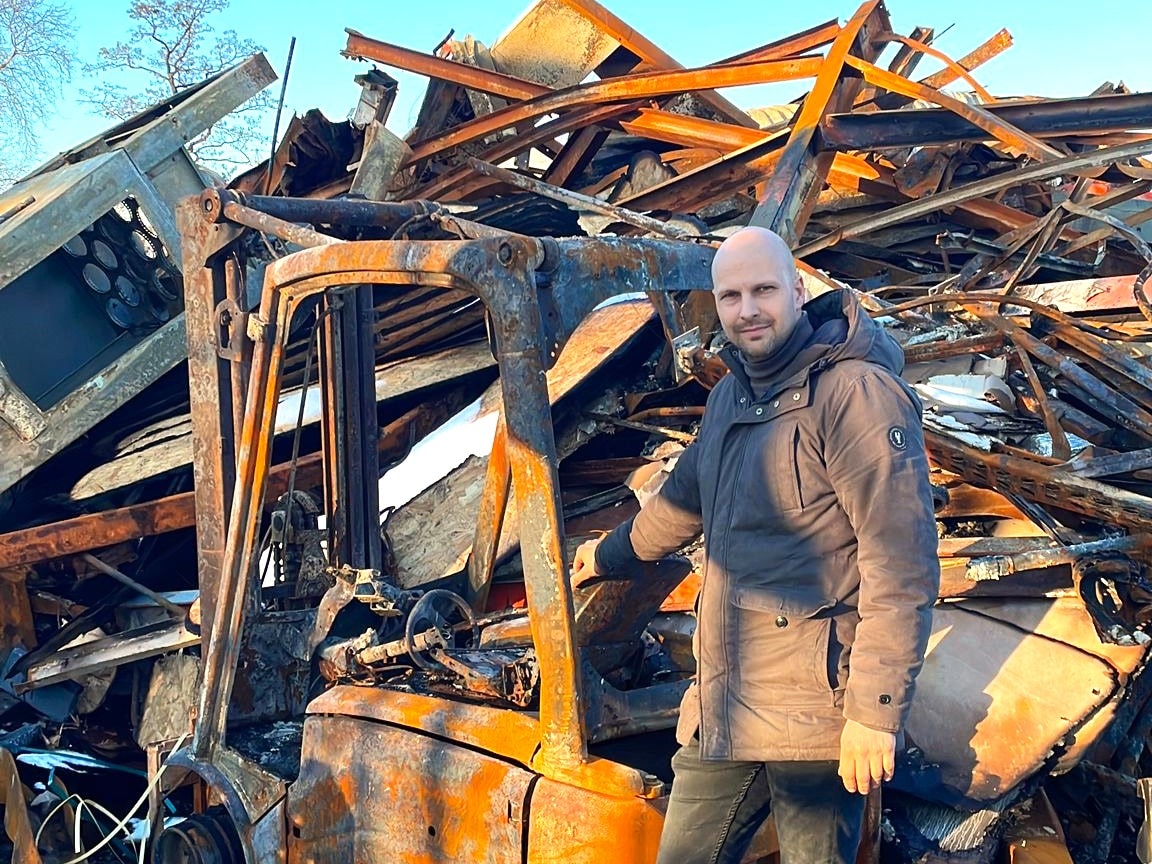 Cor van Dijk bij restanten van zijn klusmarkt in Driebergen. Cor van Dijk