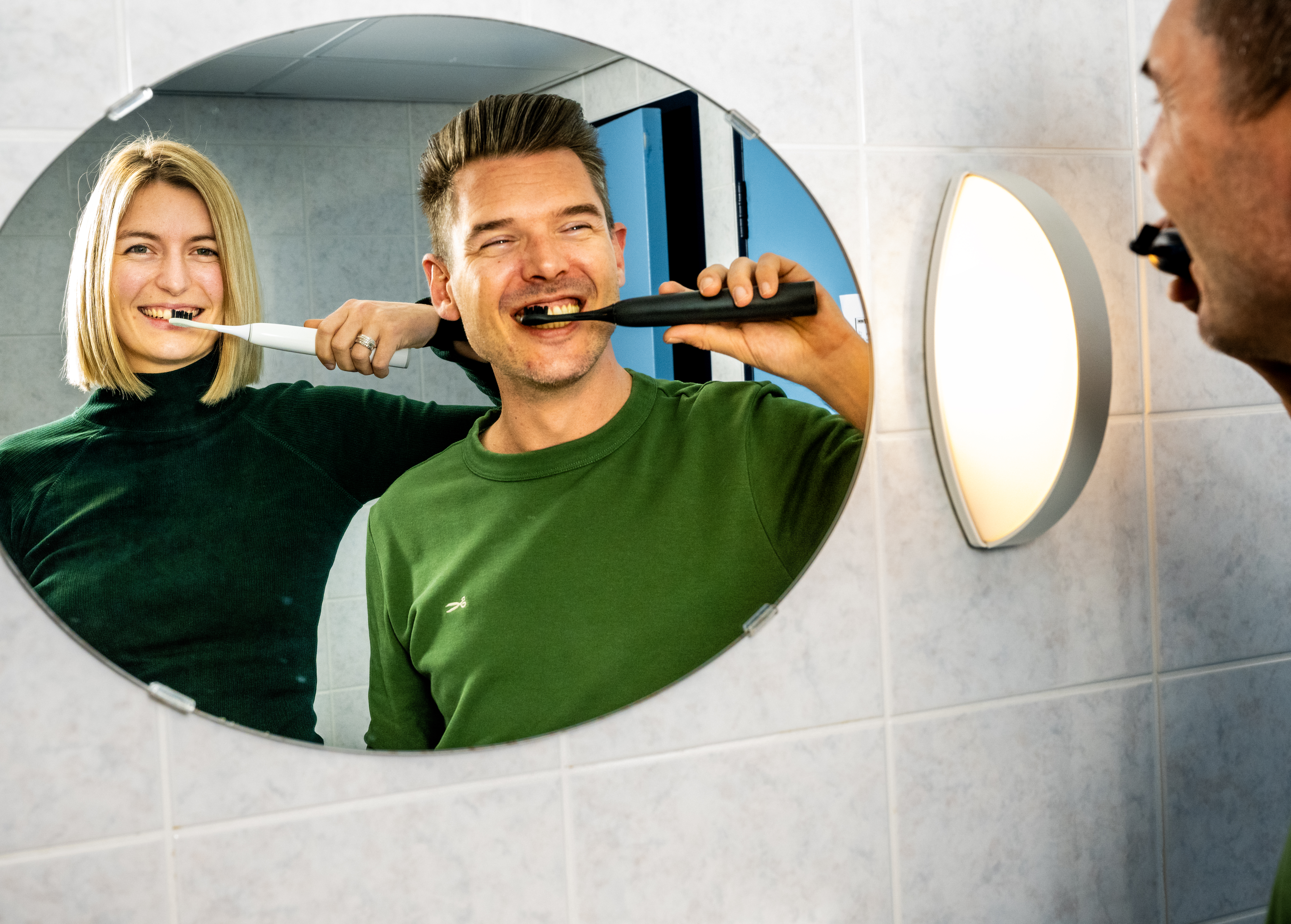 Kim Hiemstra en Steven Koopmans met de Boombrushes. Frank de Roo