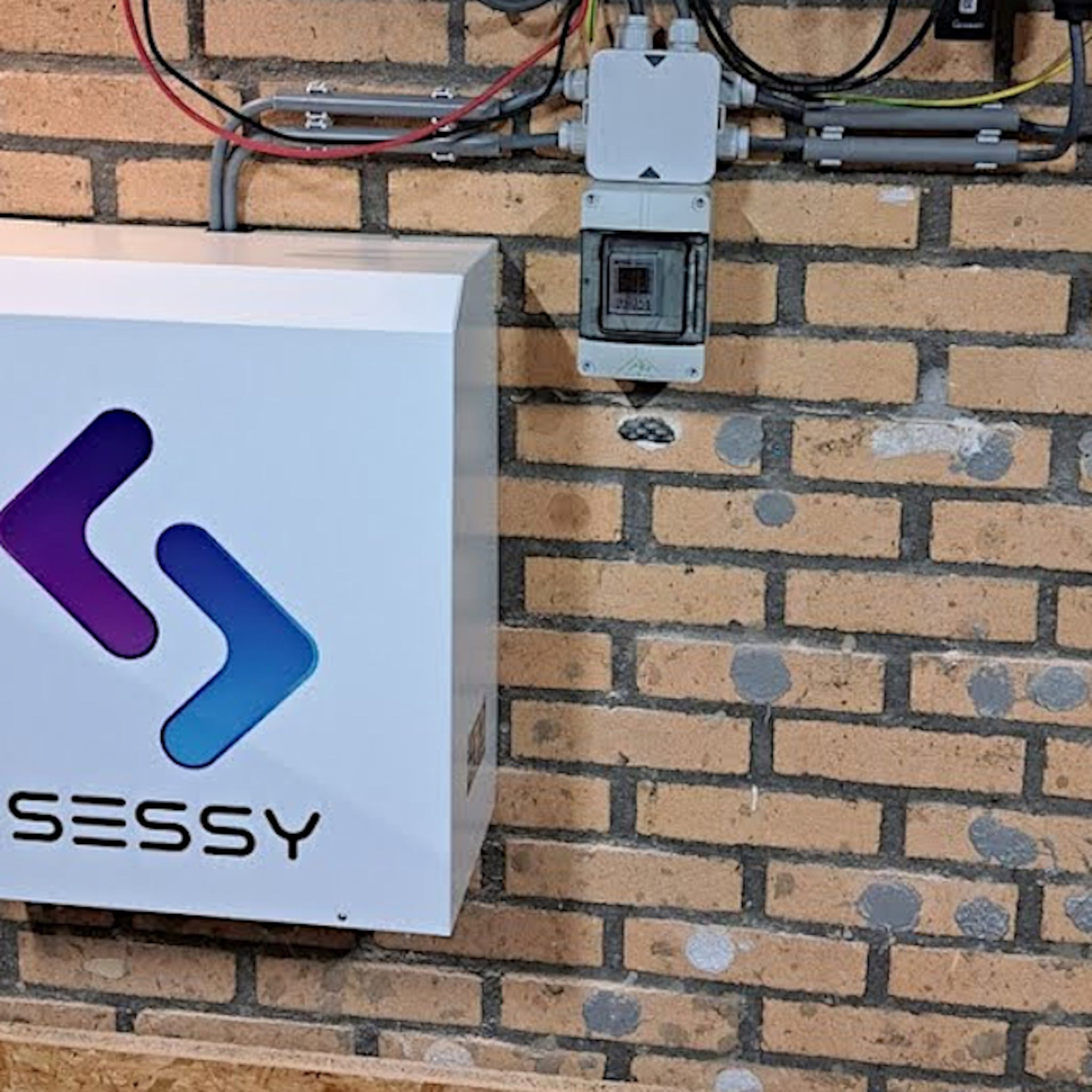 maker eerste nederlandse thuisbatterij haalt 2 miljoen op voor bestrijden netcongestie