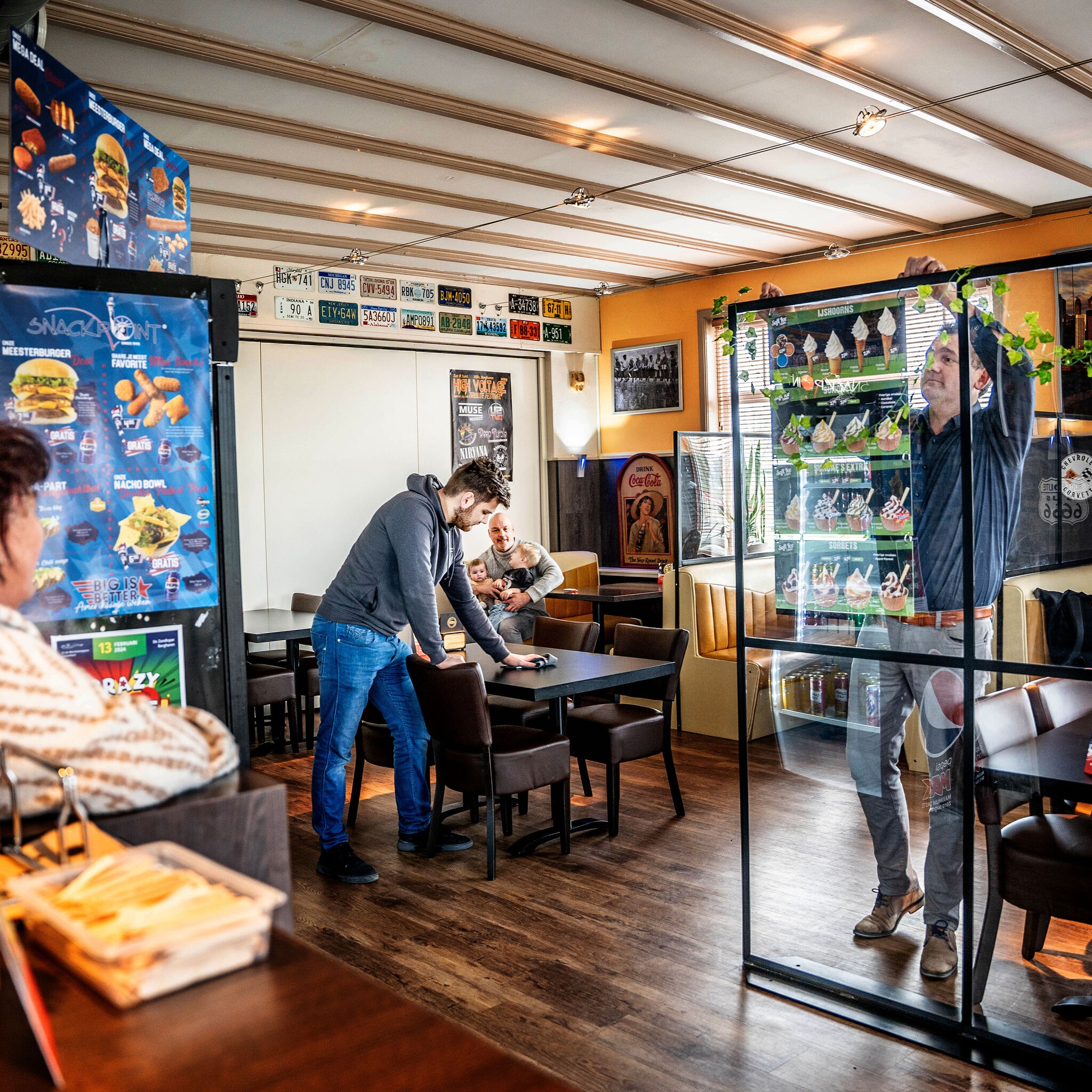 dit stel werkte 100 uur per week in hun american diner maar nu stoppen ze ermee
