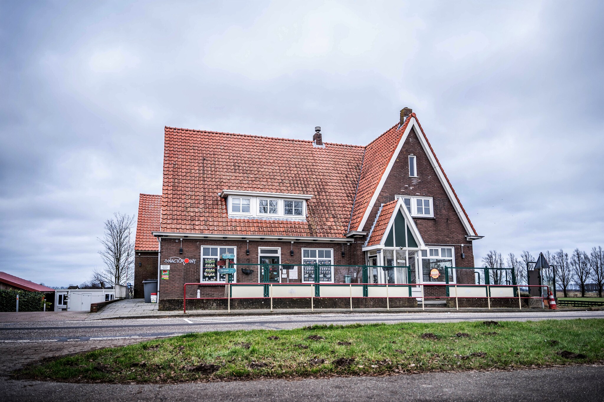 Exterieur van snackpoint Hill's. Eveline van Elk