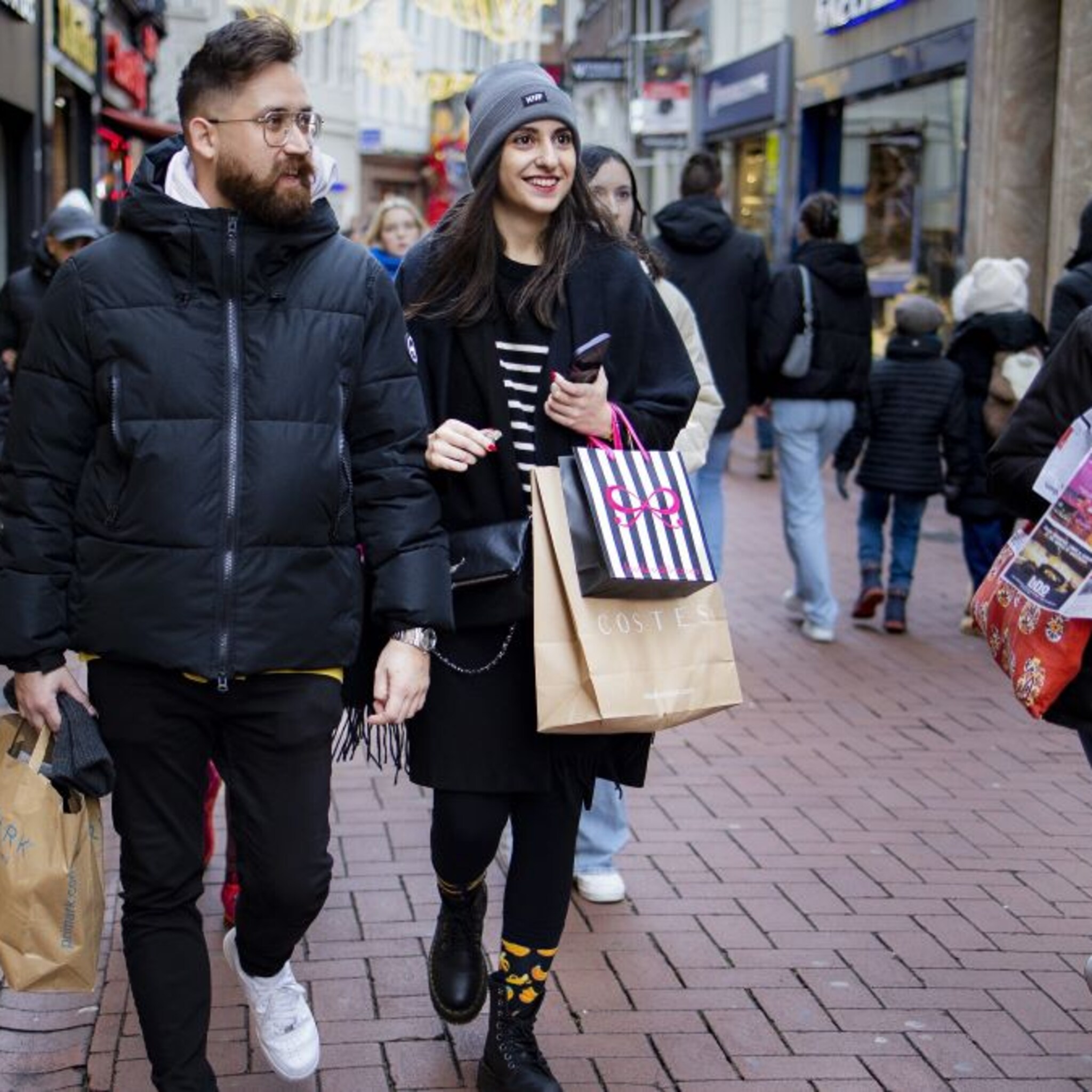 omzet winkeliers 4 procent omhoog in feestmaand december