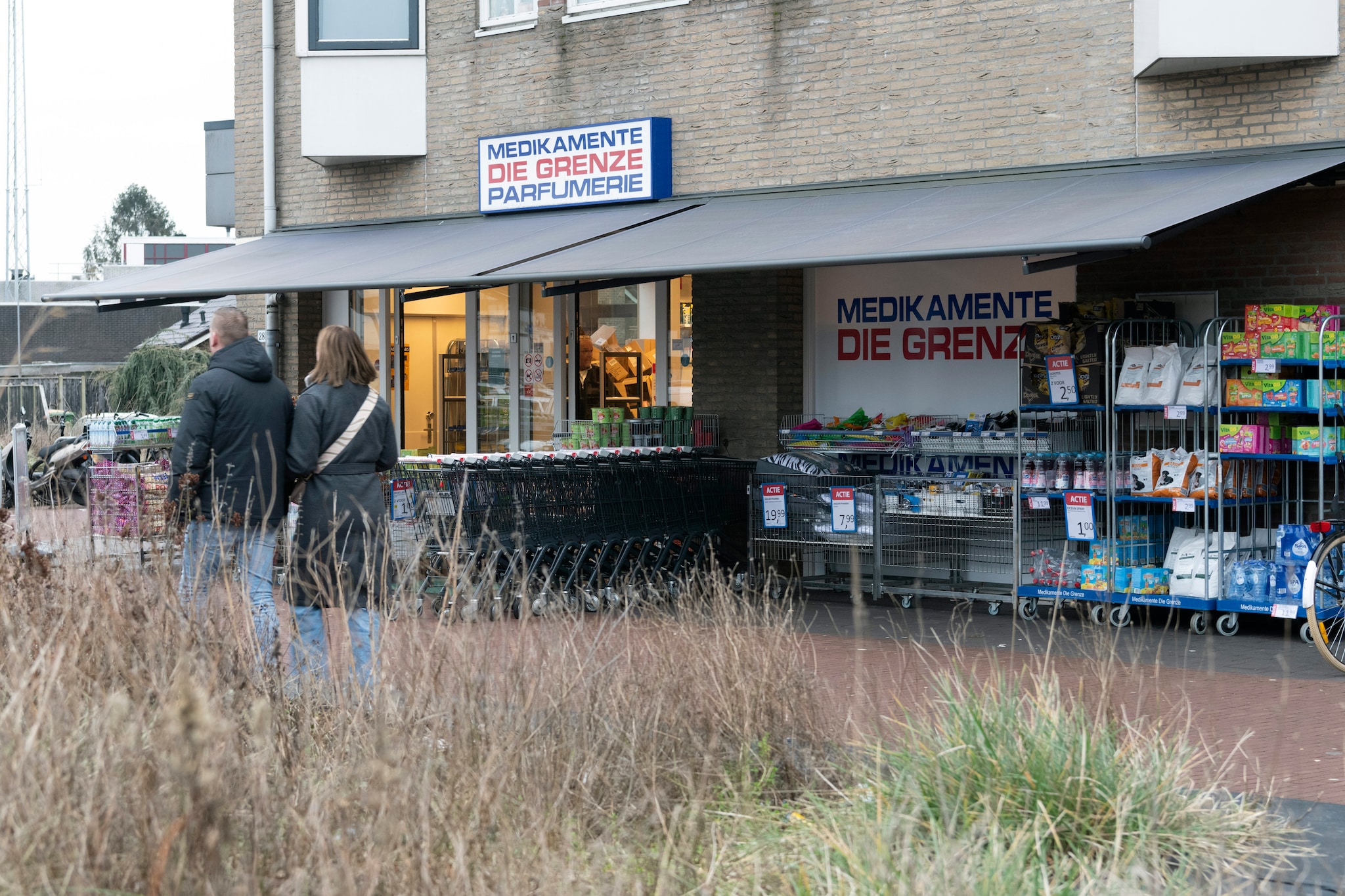 Is Medikamente Die Grenze een rare naam? Eigenaar Bert Hesselink vindt van niet. Ruben Meijerink