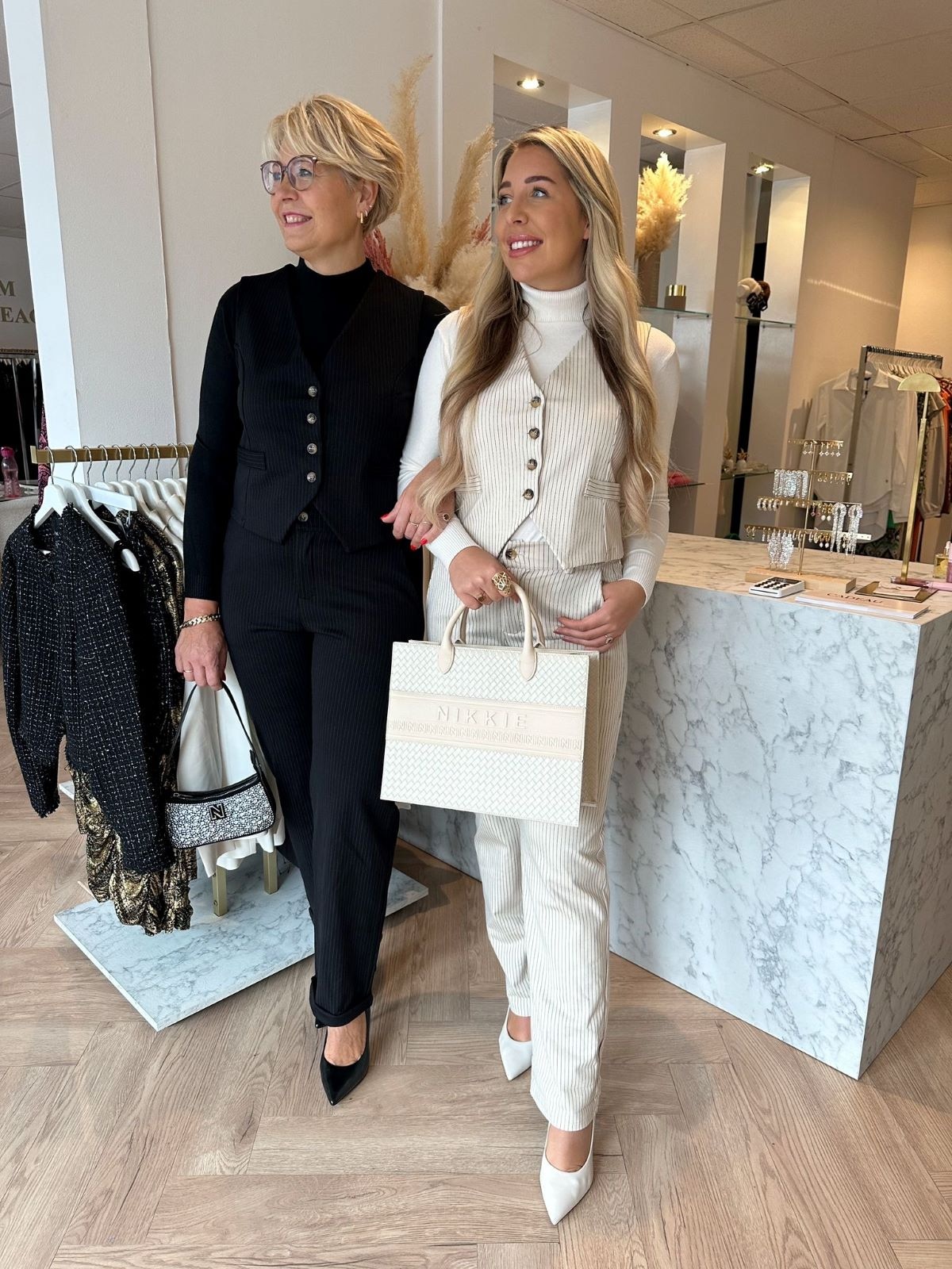 Judith haar moeder is onderdeel van een belangrijke doelgroep en regelmatig model voor de webshop. Judith haar moeder is onderdeel van een belangrijke doelgroep en regelmatig model voor de webshop. Foto: Madam Peach