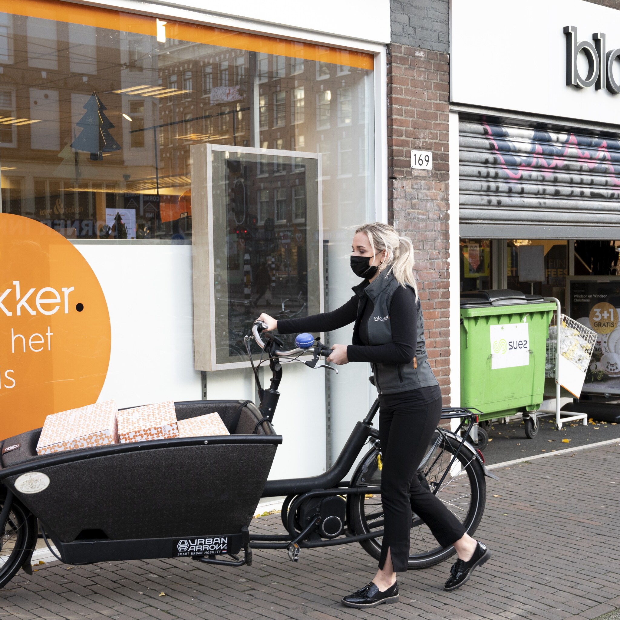 met de opkomst van het internet ging het mis bij blokker ze hebben weinig geinvesteerd