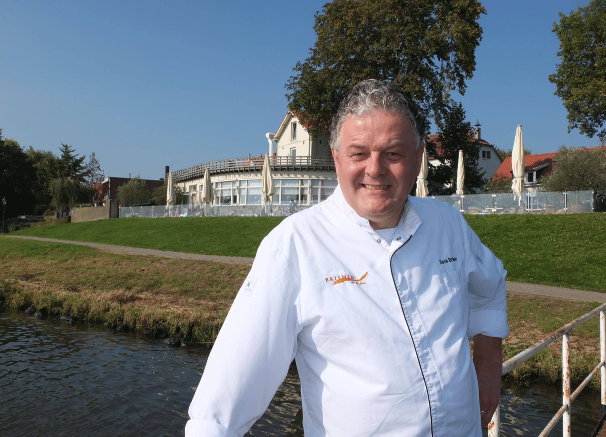 René Brienen voor zijn zaak Brienen aan de Maas in Well. Ferry Vloet
