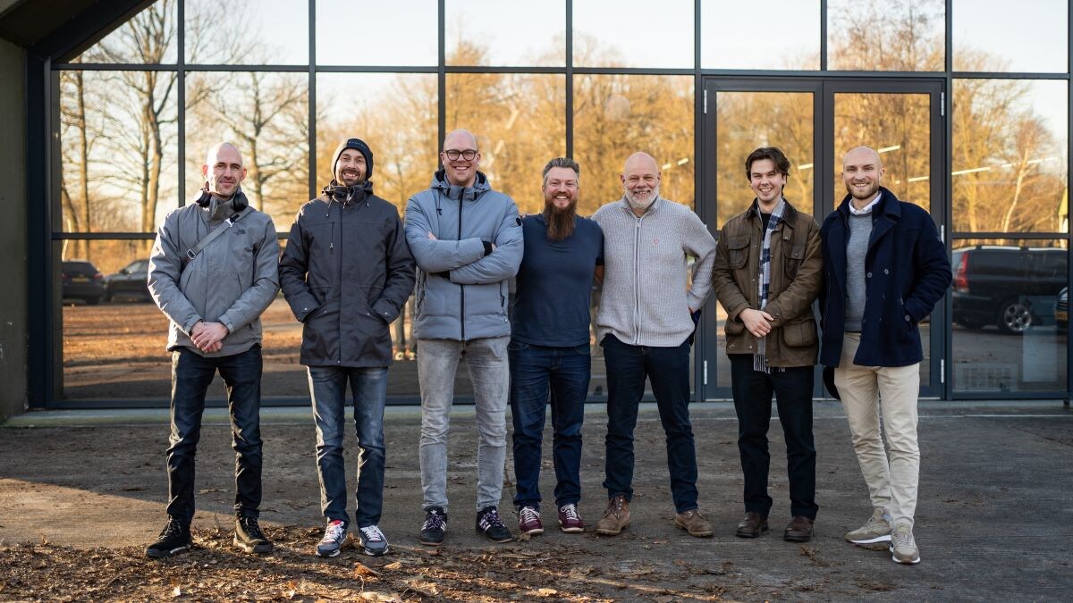 YKSI-bedenker Ronald Schoonrok en zijn team. YKSI YKSI-bedenker Ronald Schoonrok (met baard) en zijn team. Foto: YKSI