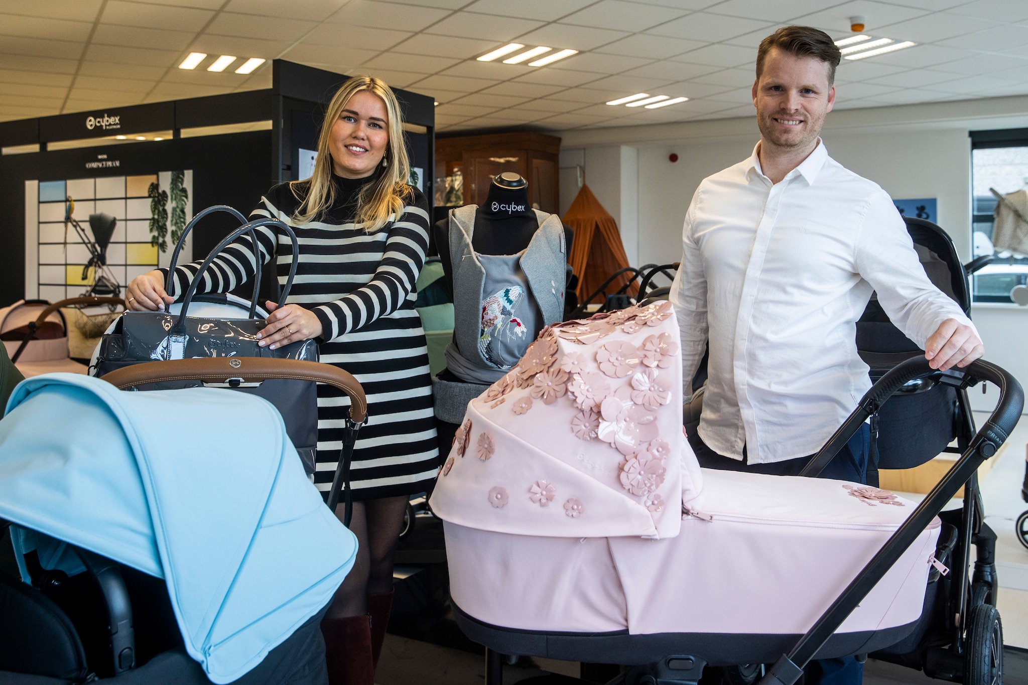Verkopers Herman Breunissen en zijn vrouw Anne van Baby Max in Zutphen. © VINCENT JANNINK VINCENT JANNINK