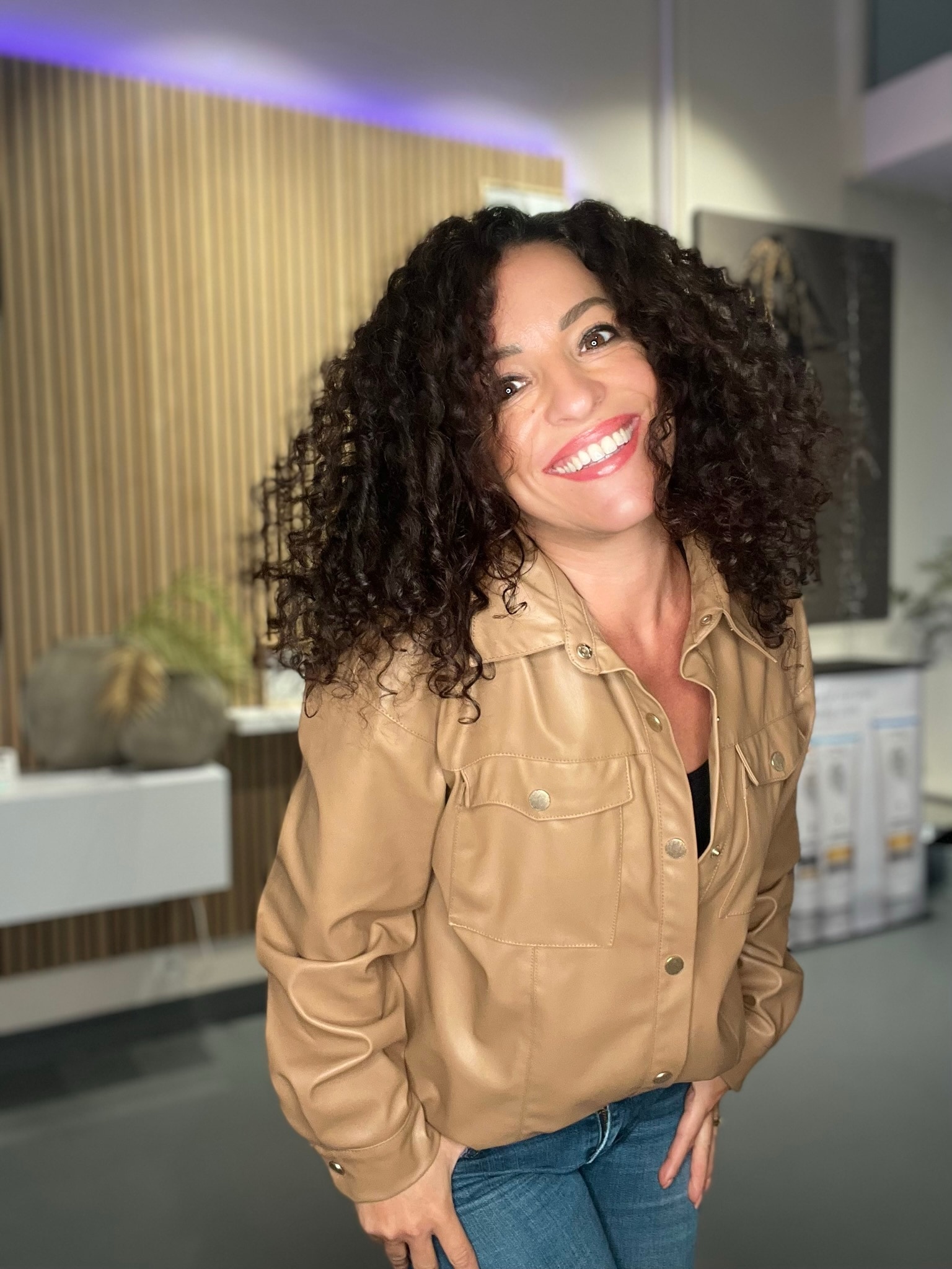 Hanan El Fizazi (Pretty Curly Girl) Hanan El Fizazi (Pretty Curly Girl)