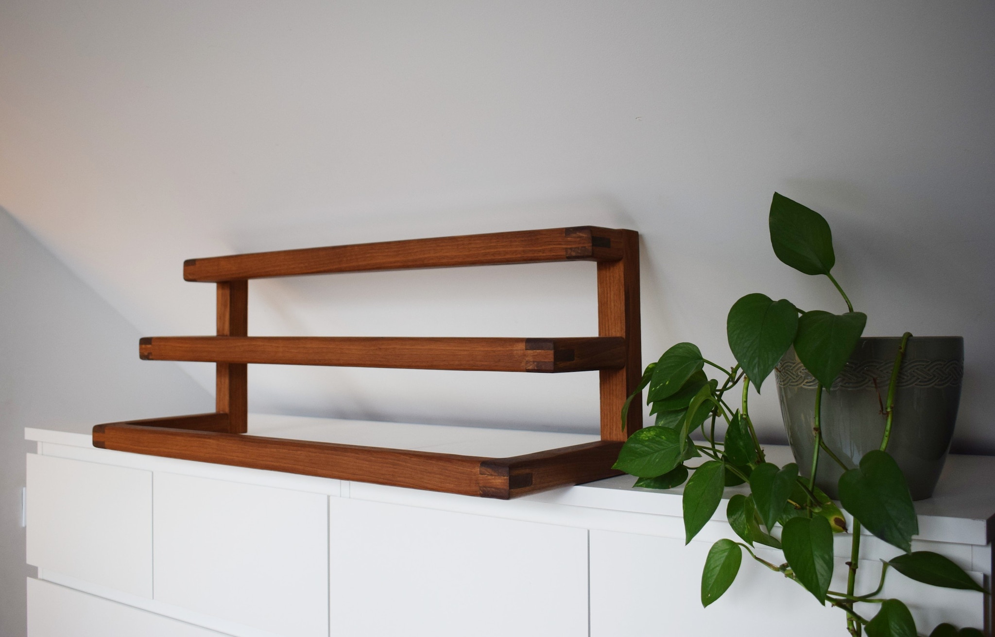 Babette maakte een handdoekenrek voor in haar eigen badkamer. | Foto: indebuurt Dordrecht