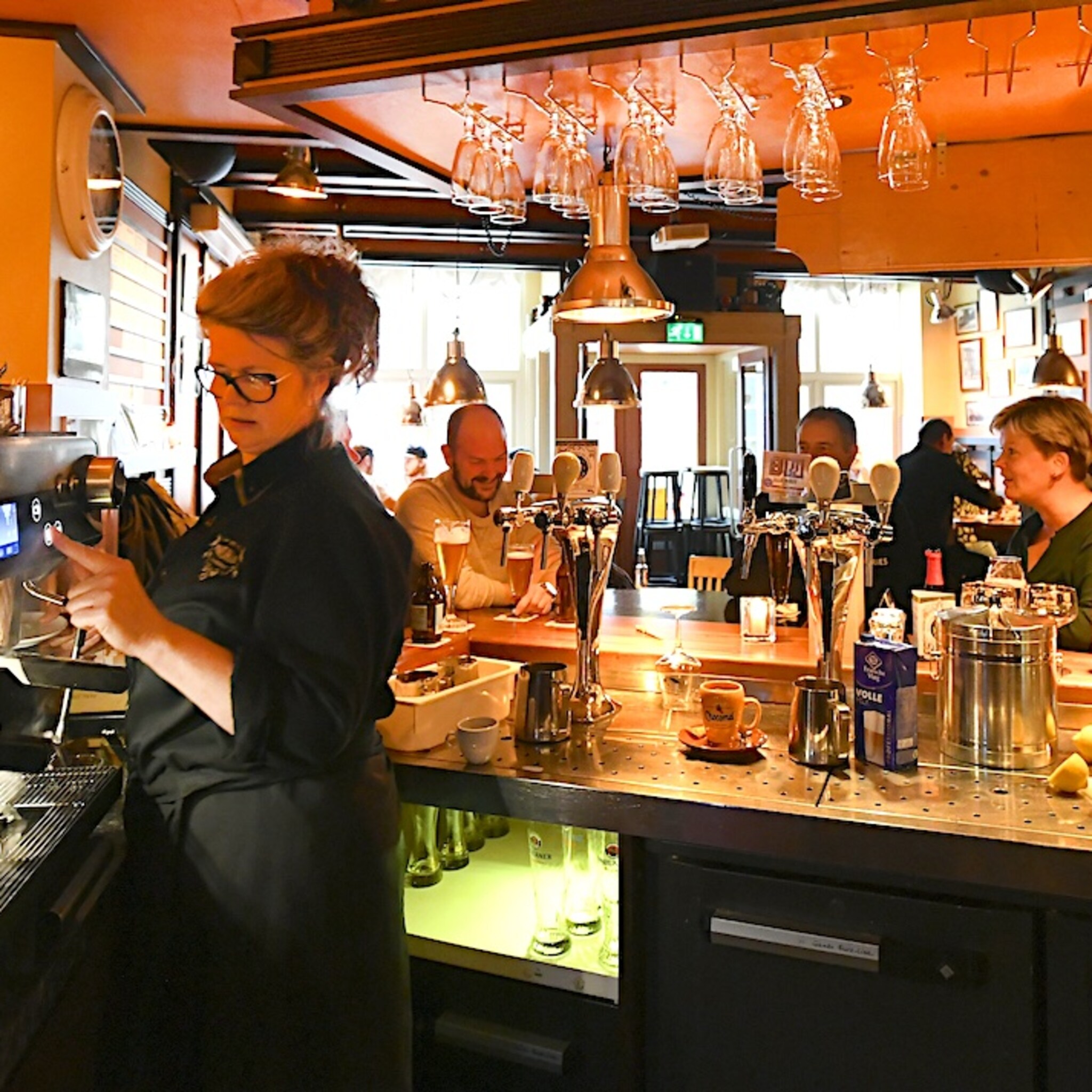 horeca in de lift omzetgroei ja maar winst onder druk door kosten en loonstijging