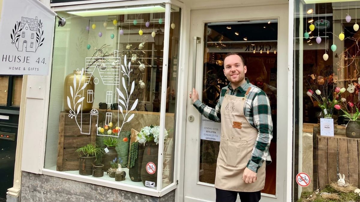 Marvin bij zijn Huisje 44 in Gouda. Foto: Cathalijne van Oort Marvin bij zijn Huisje 44 in Gouda. Foto: Cathalijne van Oort