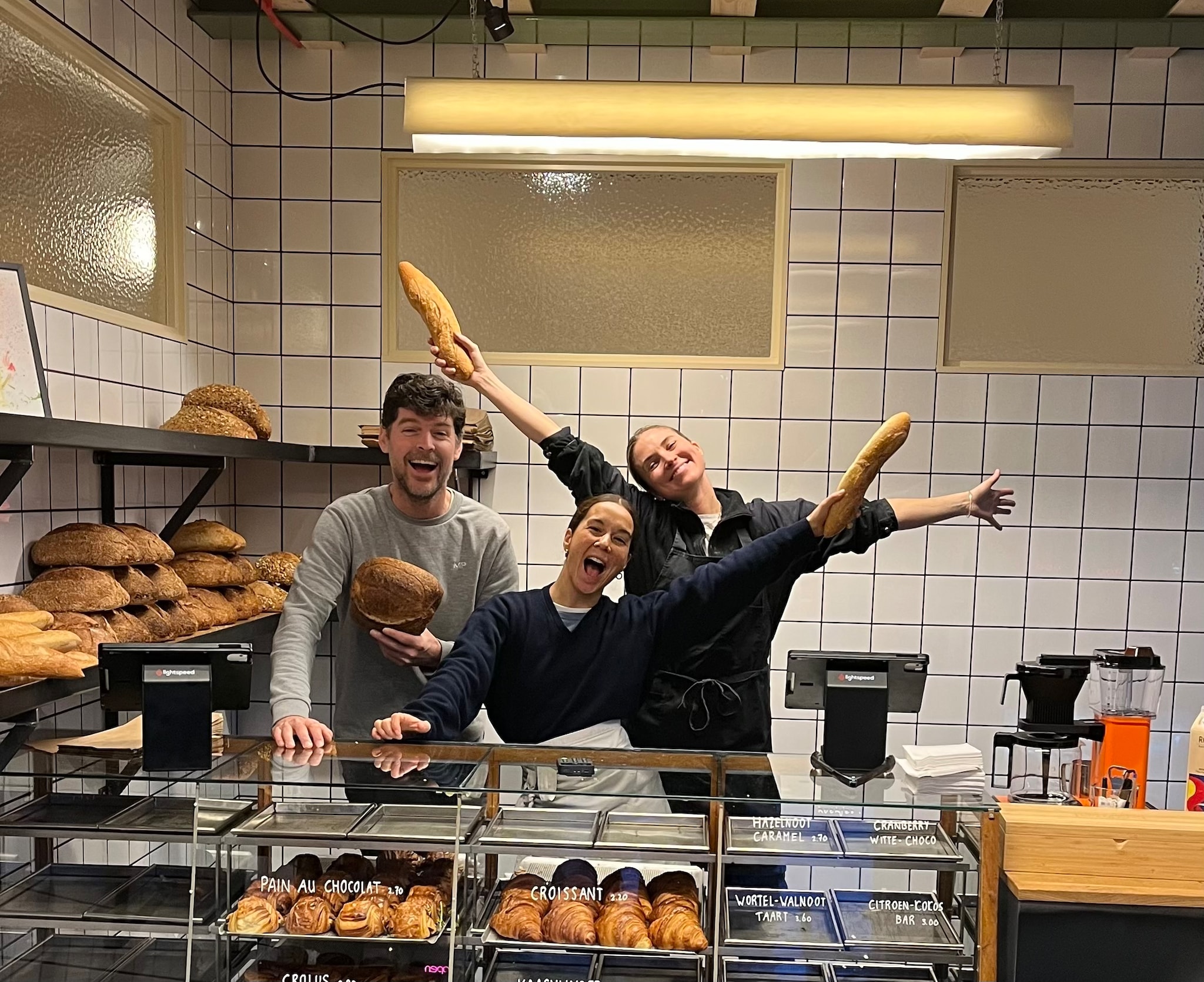 Lard met compagnons Yara (midden) en Mas (rechts). Kometen Brood