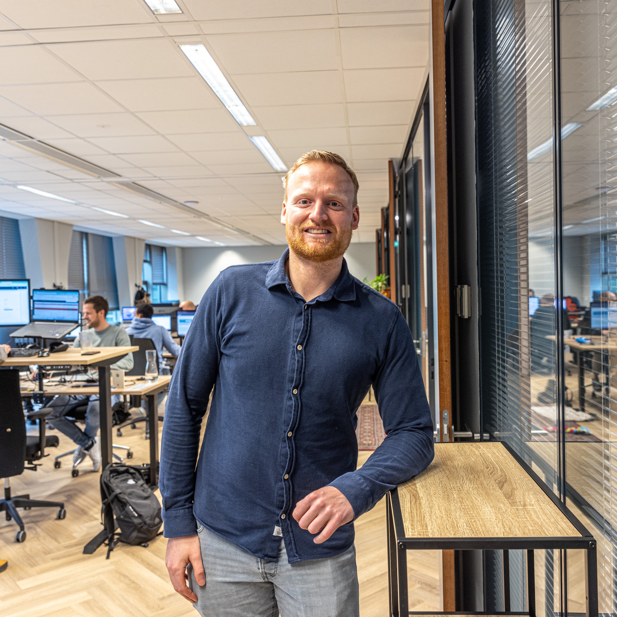 dennis 31 is eigenaar van miljoenenbedrijf dit is een jongensboek