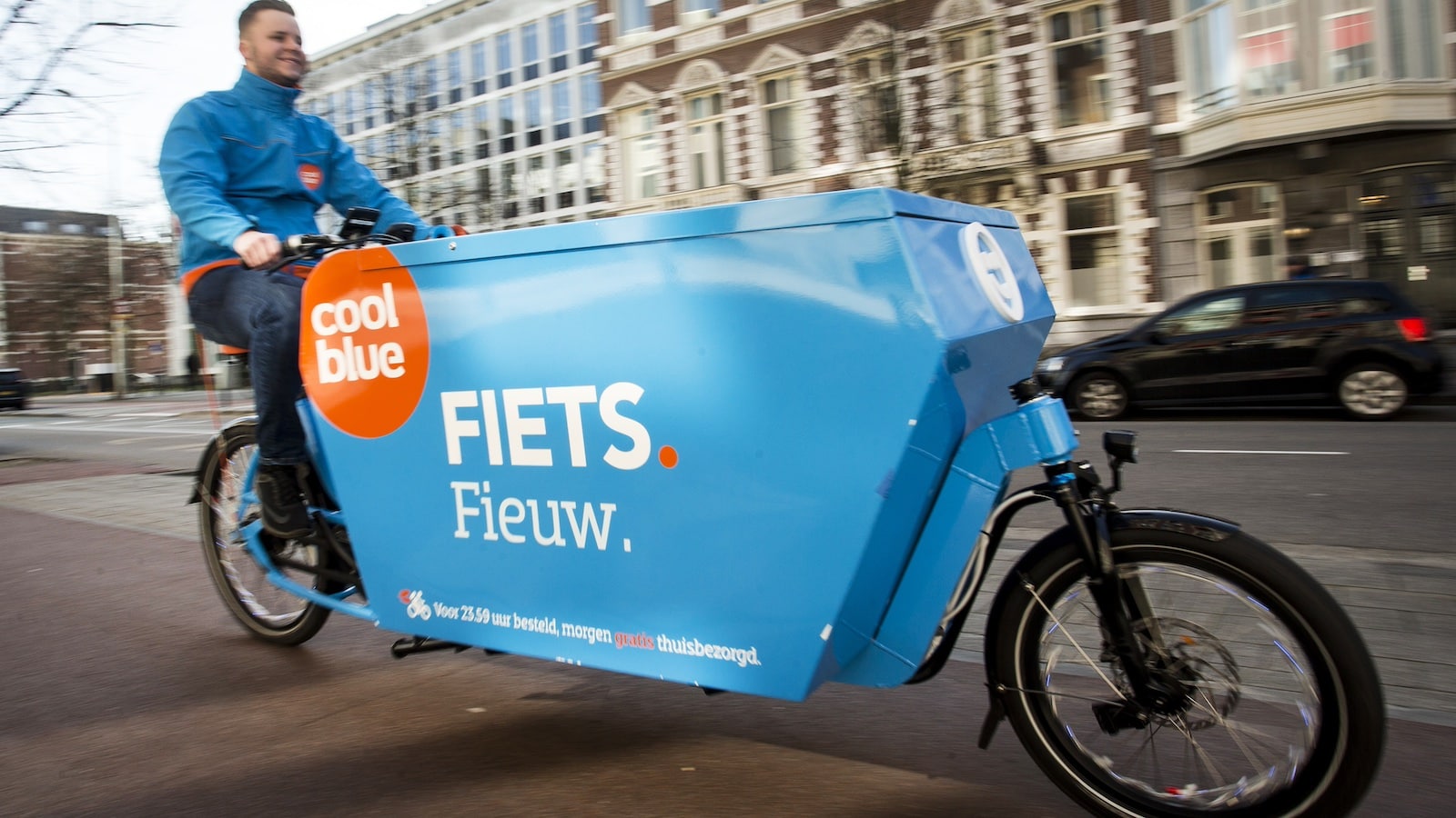 Hoe je wel (en vooral ook niet) reclame maakt op busjes en vrachtwagens volgens expert Thomas Hendriks. ANP