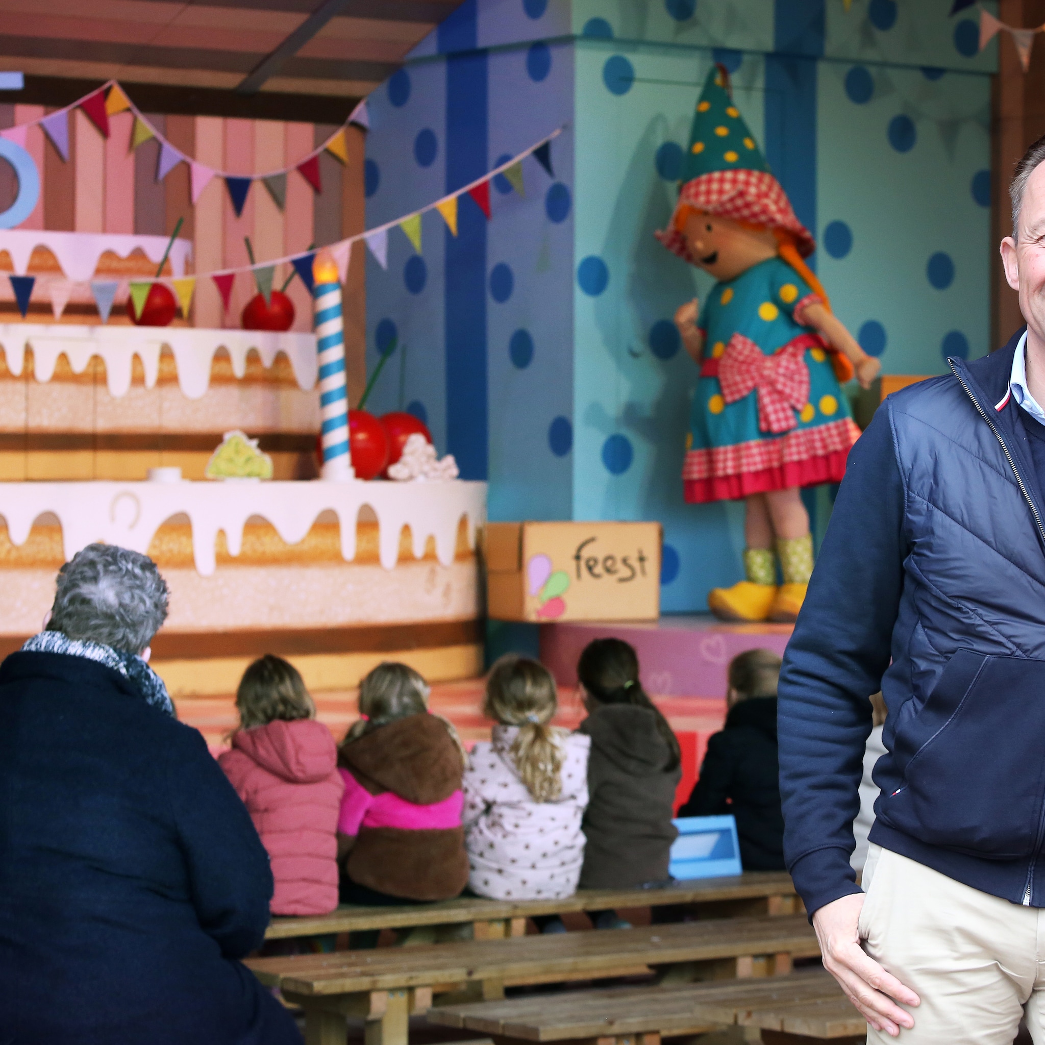 hij stopte op 16e met school en ging technisch failliet nu start michael woezel en pip park