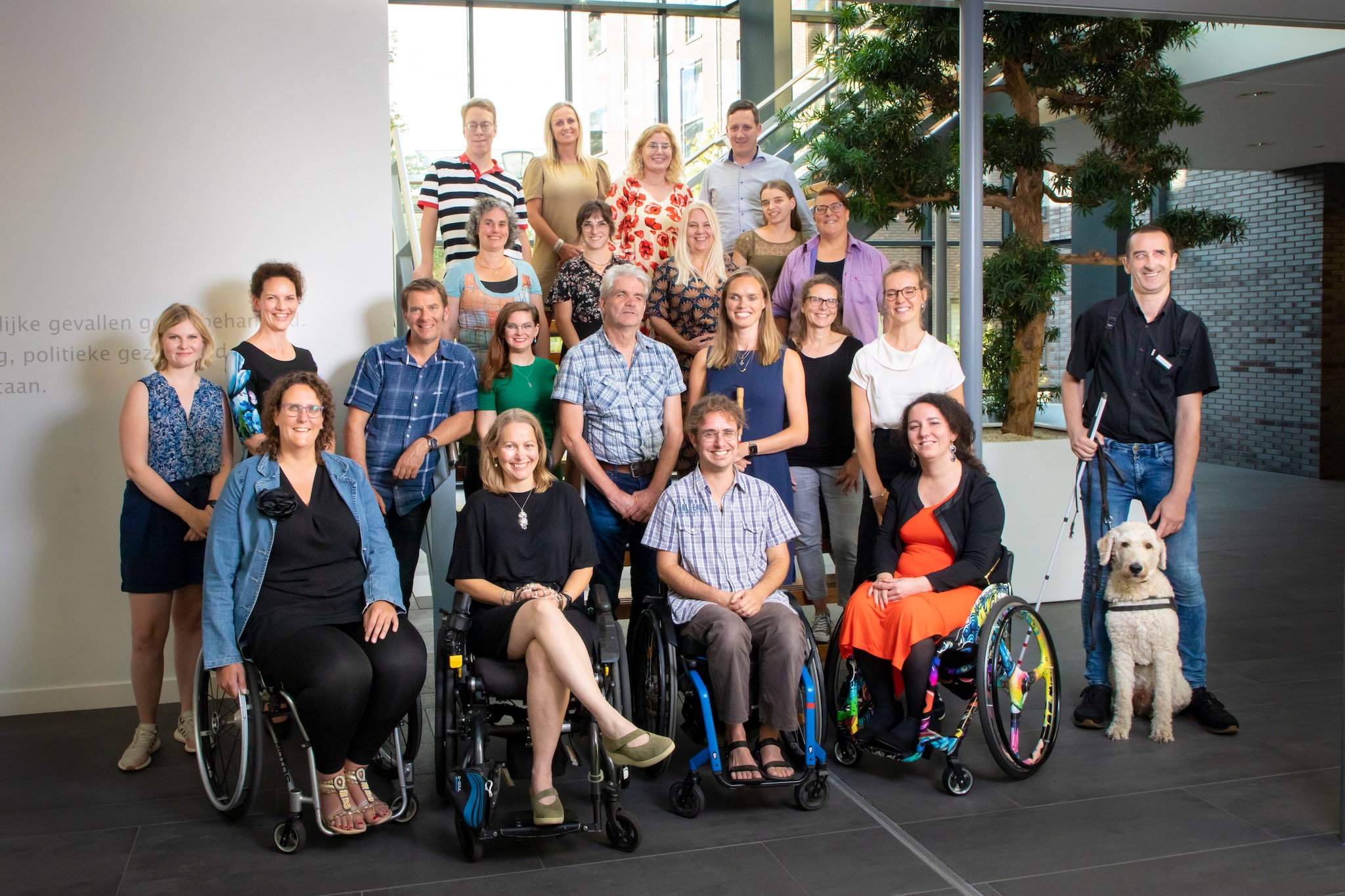 De eerste groep die meedeed aan project Onbeperkt Ondernemen. Inmiddels hebben ze allemaal een eigen bedrijf. De eerste groep die meedeed aan project Onbeperkt Ondernemen. Inmiddels hebben ze allemaal een eigen bedrijf. De Filmbrigade