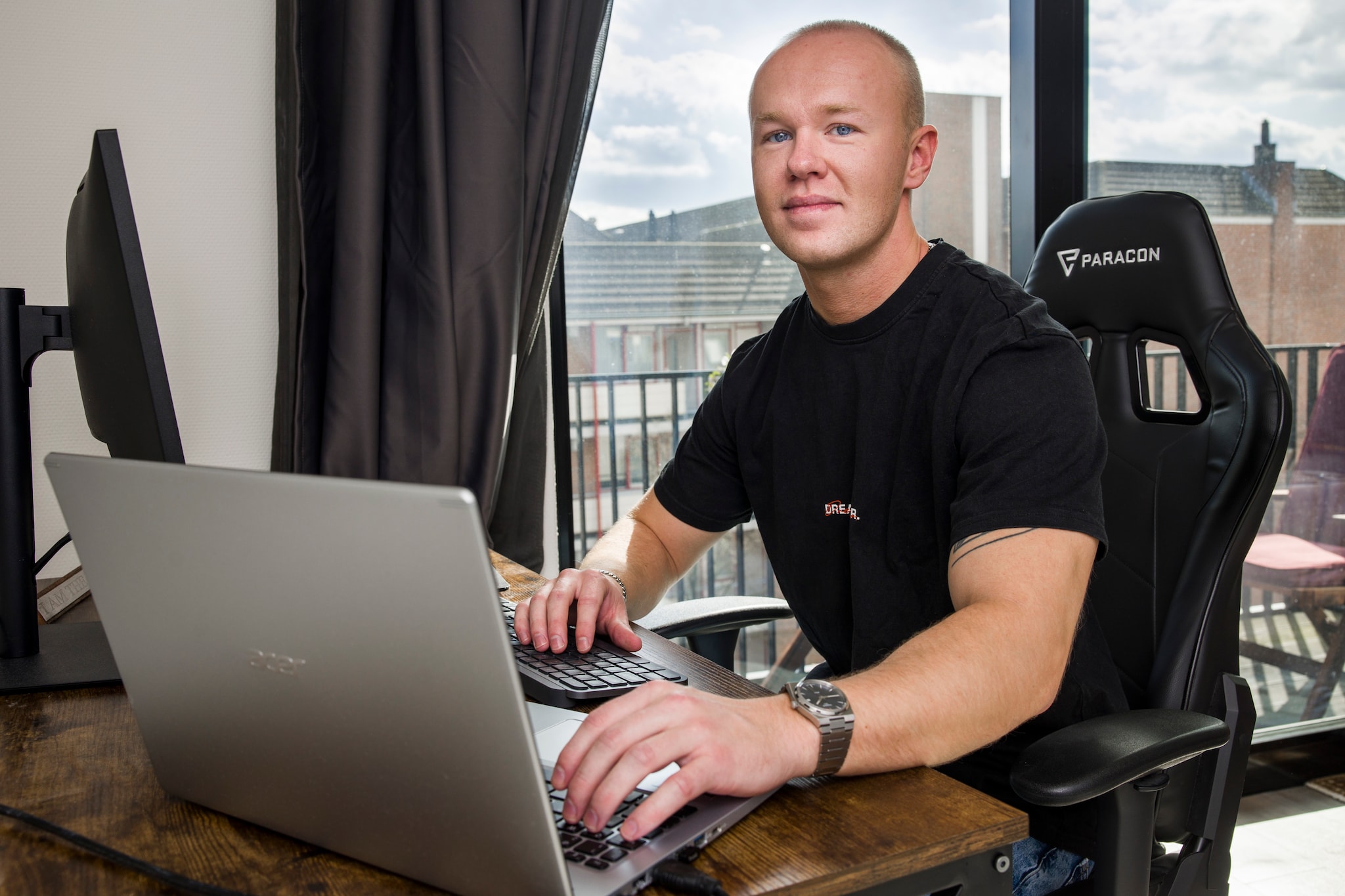 Finfluencer Pelle van Essen geeft online beleggingsadvies. Arie Kievit