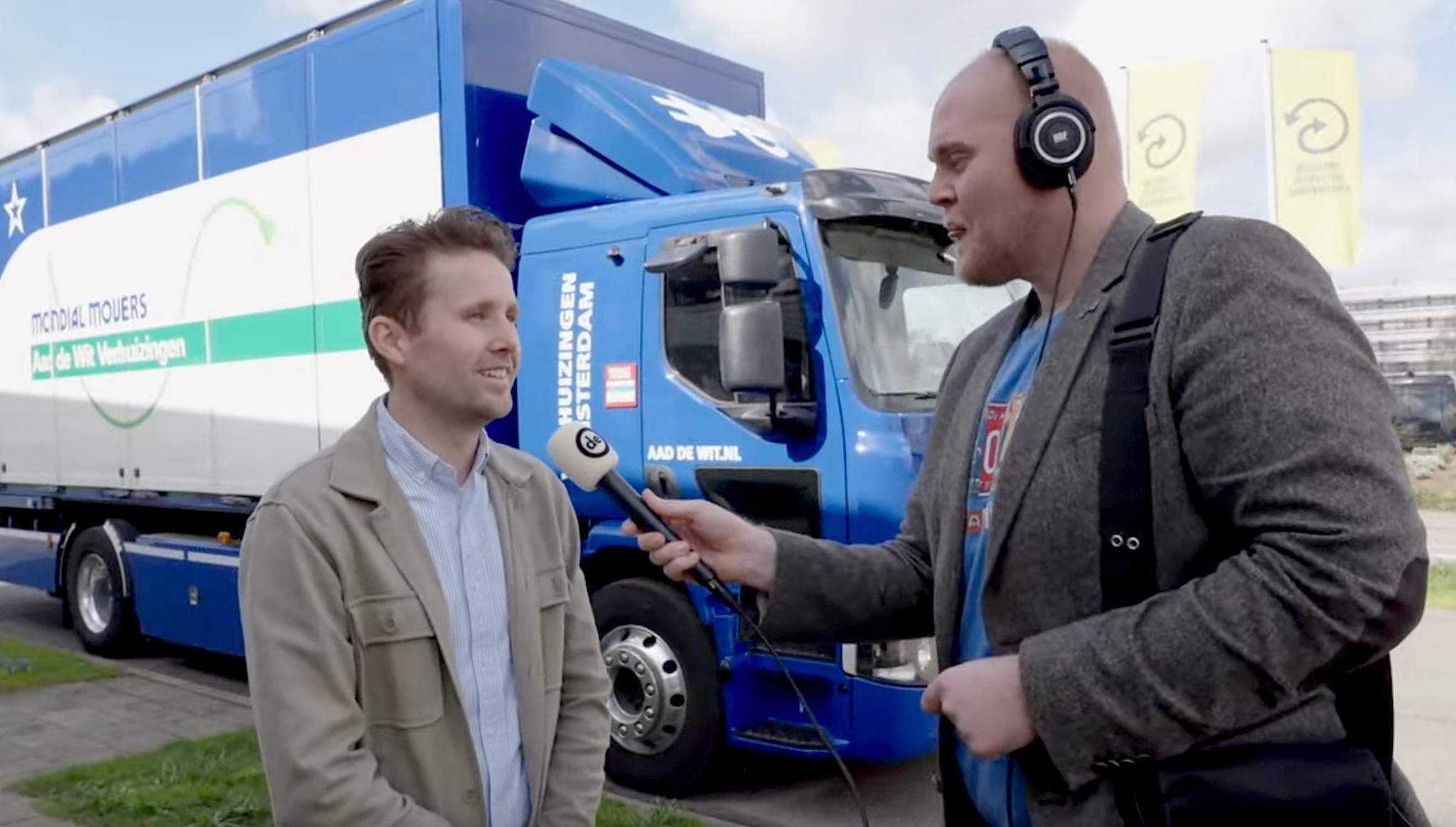 Joep Verkroost, commercieel directeur van Mondial VSN Verhuizingen (l) en presentator van de Business Mobility Week Roland Tameling. De Ondernemer