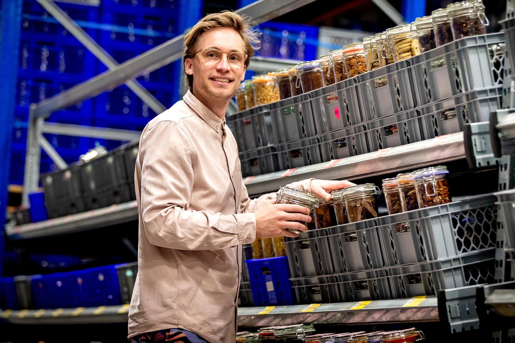 Portret van Jouri Schoemaker van online supermarkt Pieter Pot bij MoreStorage in Zoetermeer. Foto Bart Hoogveld DO