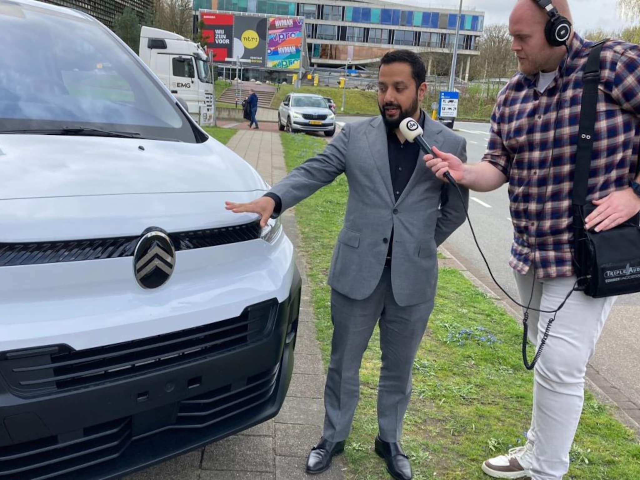primeur de eerste citroen jumpy met nieuw logo in de ondernemer live