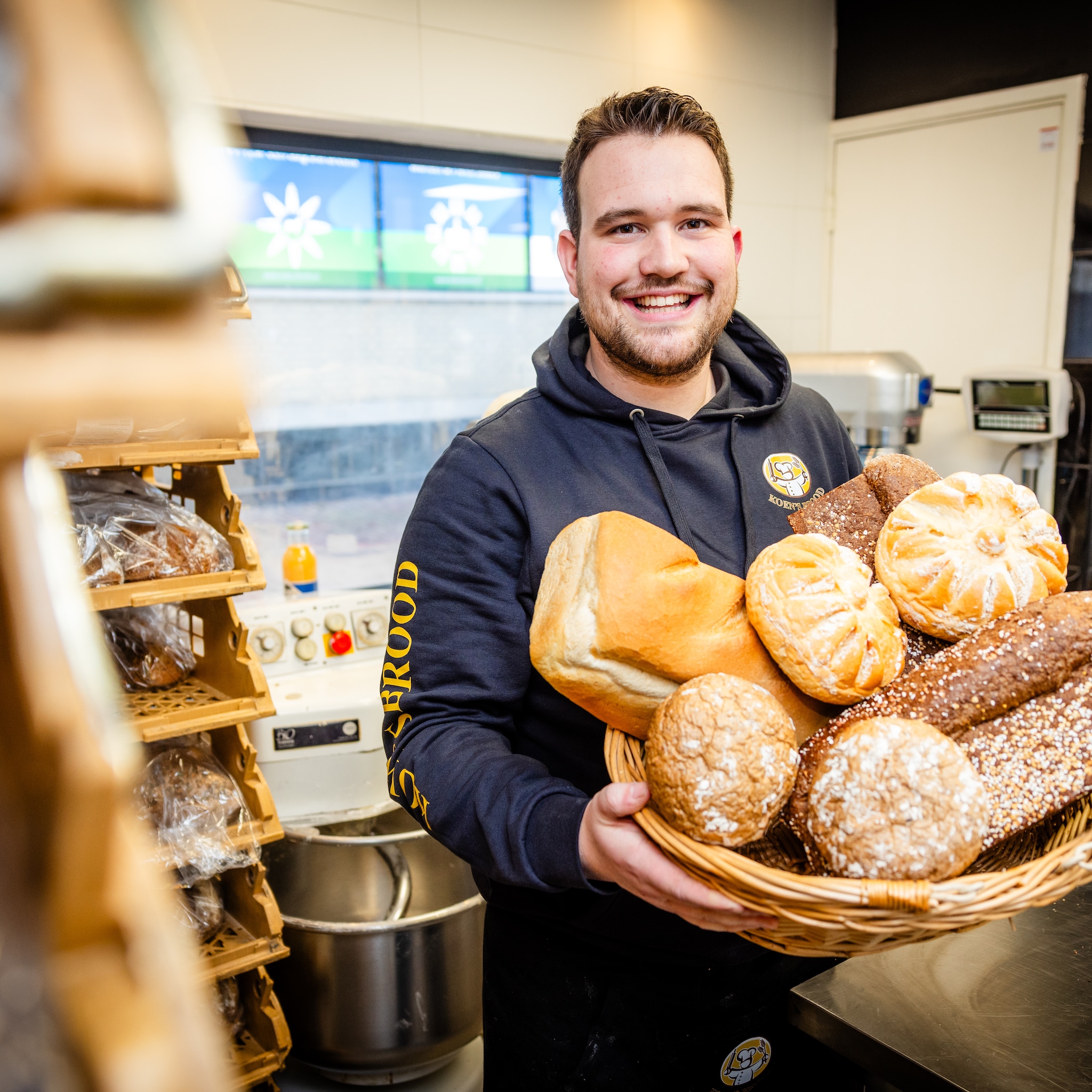 piepjonge bakker koen 21 opent eerste bakkerij mijn grote droom is uitgekomen