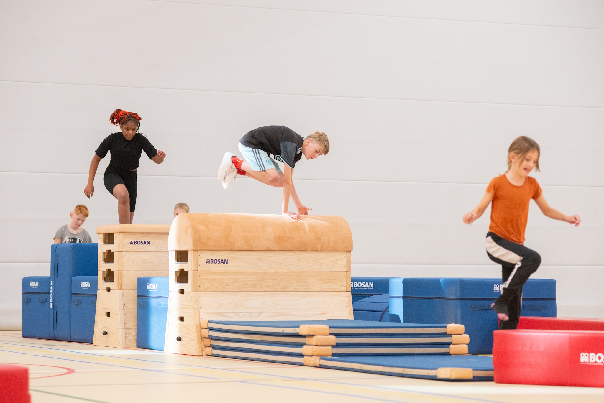 Honderdduizenden schoolkinderen gymden in een halve eeuw op toestellen van Bosan. Marc Hollander