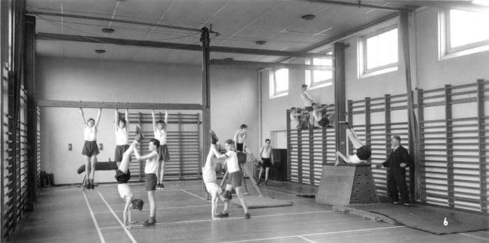 Het gymlokaal zag er 70 jaar geldeden heel anders uit. Bosan