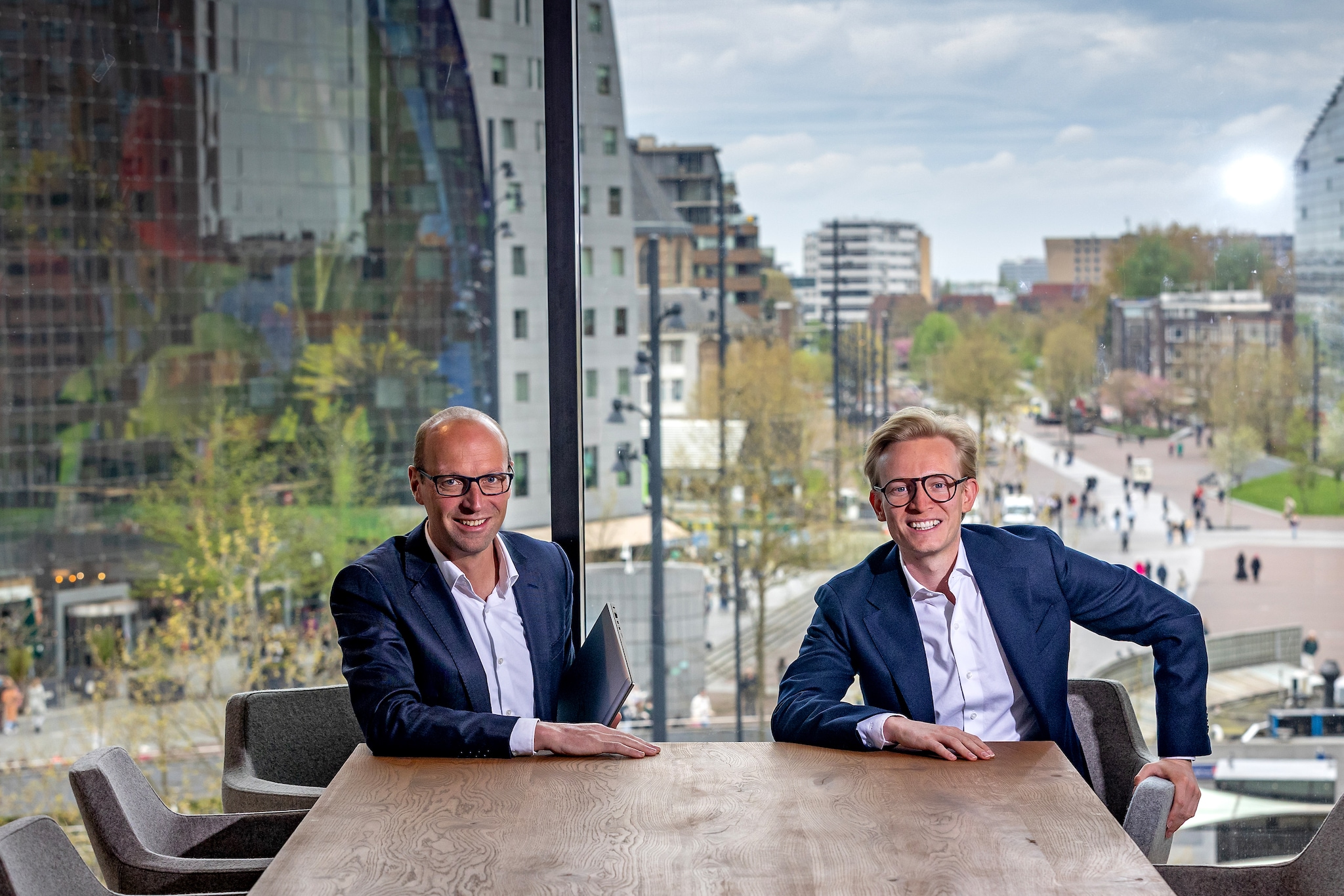 Portret van Tom Beltman (L) en Jelle Rutgers van Marktlink in het nieuwe kantoor aan de Blaak in Rotterdam. Foto Bart Hoogveld Bart Hoogveld