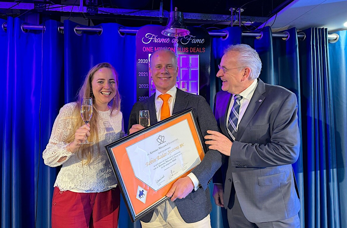 Romy Blankenspoort, directeur Koning Willem I Stichting - Siete Hamminga, oprichter en ceo van Robin Radar System - Gert van der Houwen, secretaris Koning Willem I Stichting. Romy Blankenspoort, directeur Koning Willem I Stichting - Siete Hamminga, oprichter en ceo van Robin Radar System - Gert van der Houwen, secretaris Koning Willem I Stichting. Beeld: Banka Media
