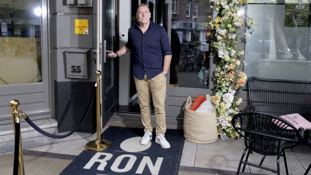 Ron Blaauw voor zijn Gastrobar in Amsterdam Zuid-Oost. Foto: Lin Woldendorp Ron Blaauw voor zijn Gastrobar in Amsterdam Zuid-Oost. Foto: Lin Woldendorp