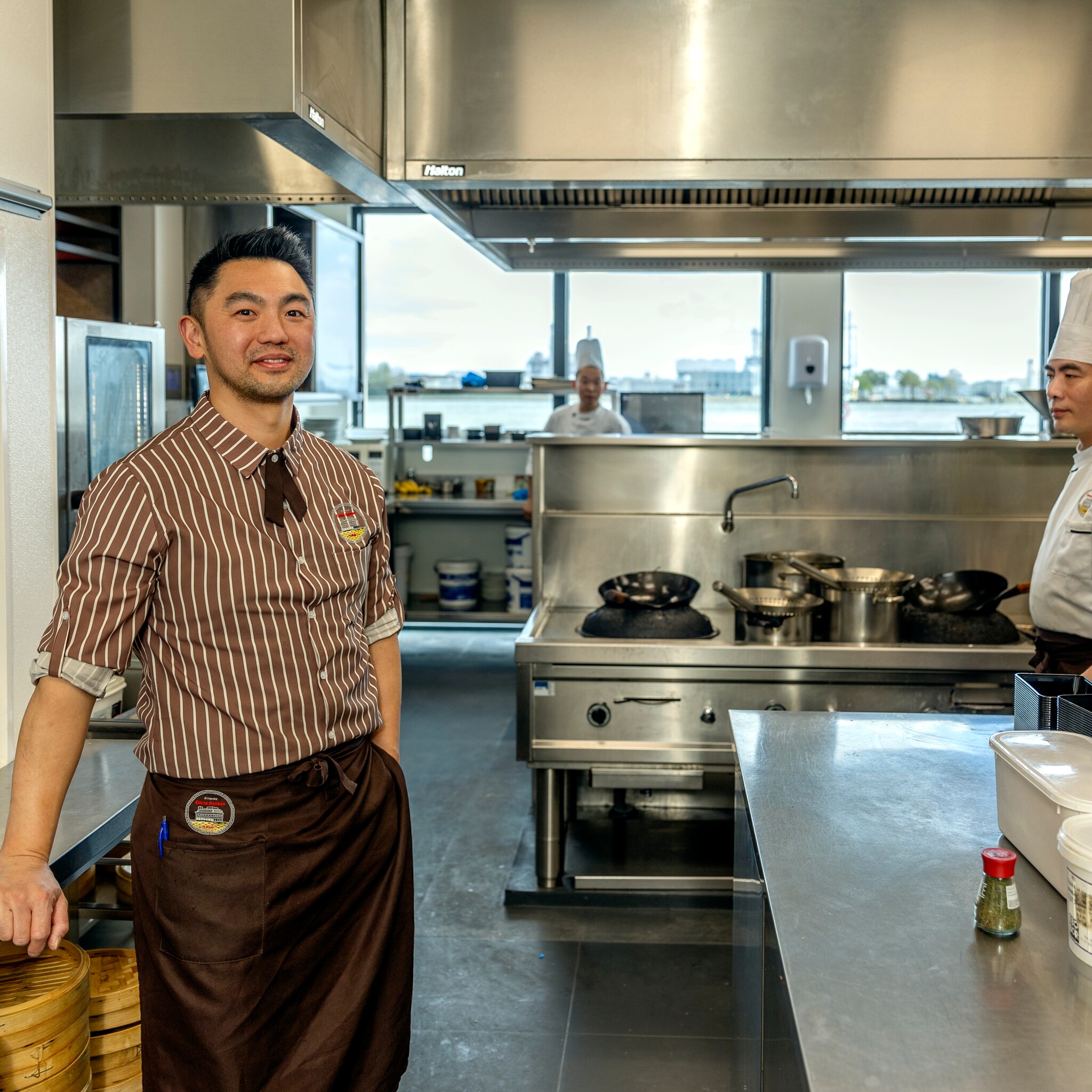 steeds meer aziatische koks verbannen uit de keuken restaurants luiden noodklok