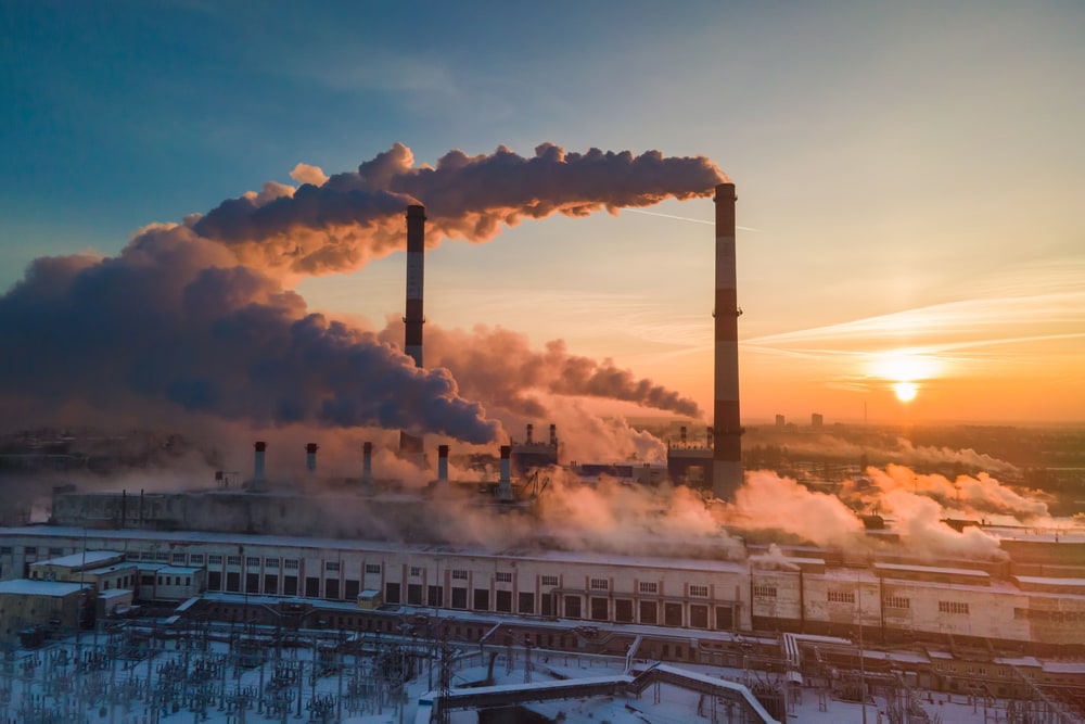 Ook mkb moet weten hoeveel CO2-uitstoot de fabriek heeft waarmee ze werken. Het is een gevolg van de CSRD-regels. Ook het mkb moet weten hoeveel CO2-uitstoot de fabriek heeft waarmee ze werken. Het is een gevolg van de CSRD-regels. Foto: Shutterstock