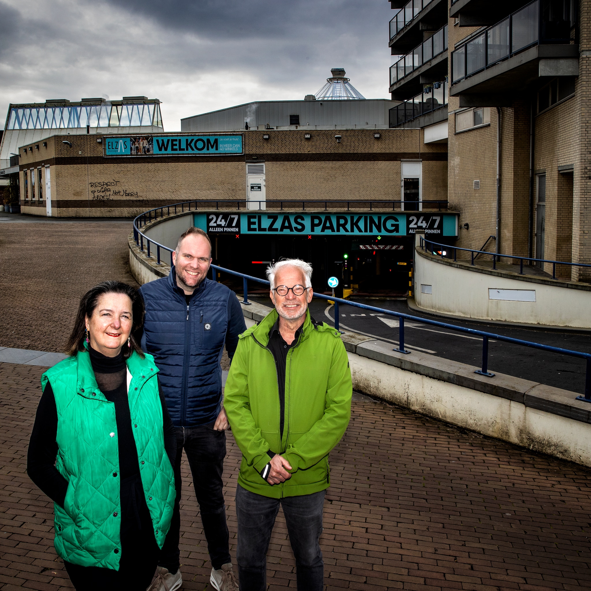 strijd om voortbestaan winkelstraat wees zuiniger op ondernemers doe meer aan promotie