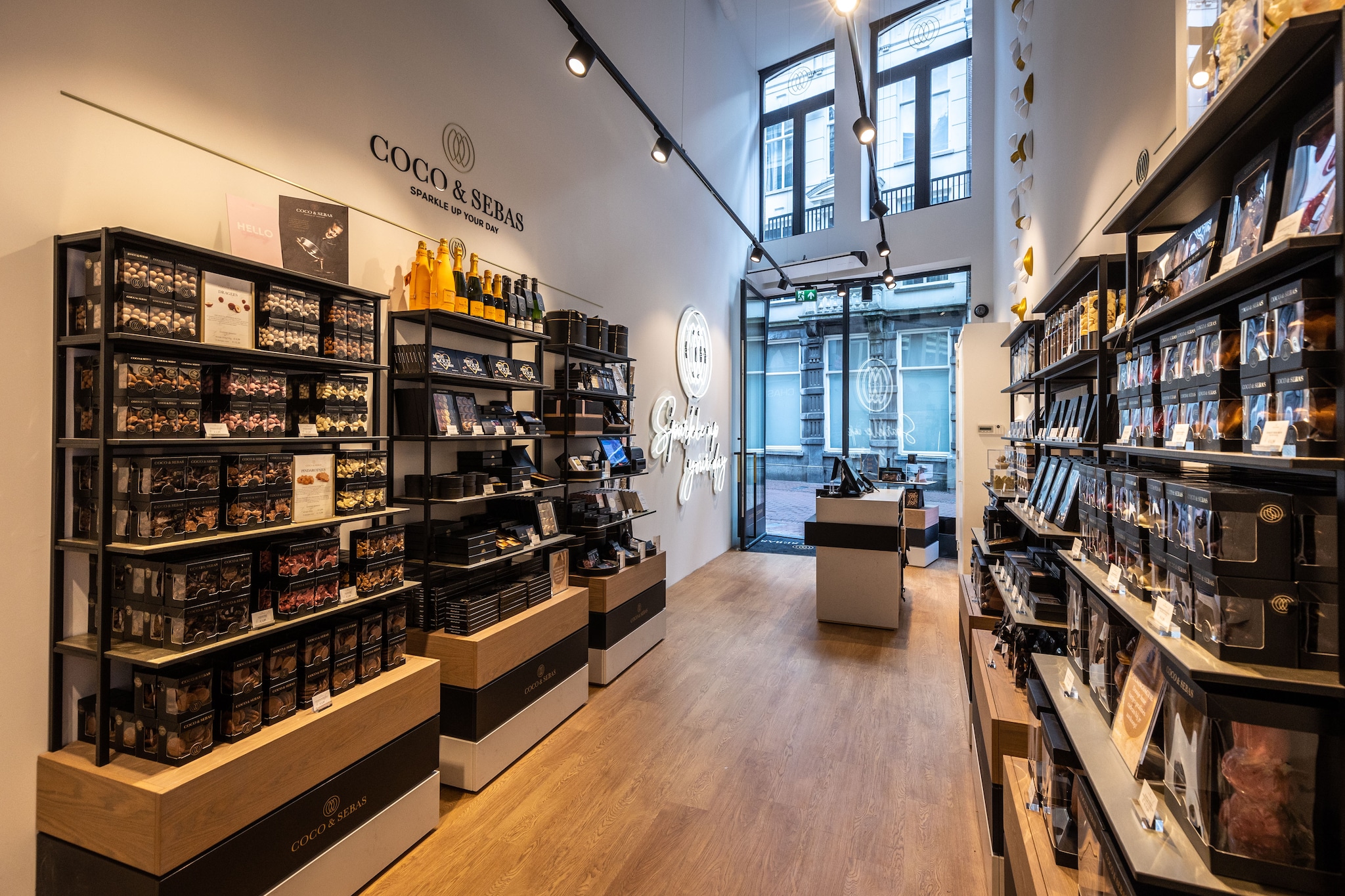 De vestiging van Coco &amp; Sebas in de Kalverstraat in Amsterdam. Foto: Diederik van der Laan / Dutch Photo Agency De vestiging van Coco &amp; Sebas in de Kalverstraat in Amsterdam. Foto: Diederik van der Laan / Dutch Photo Agency