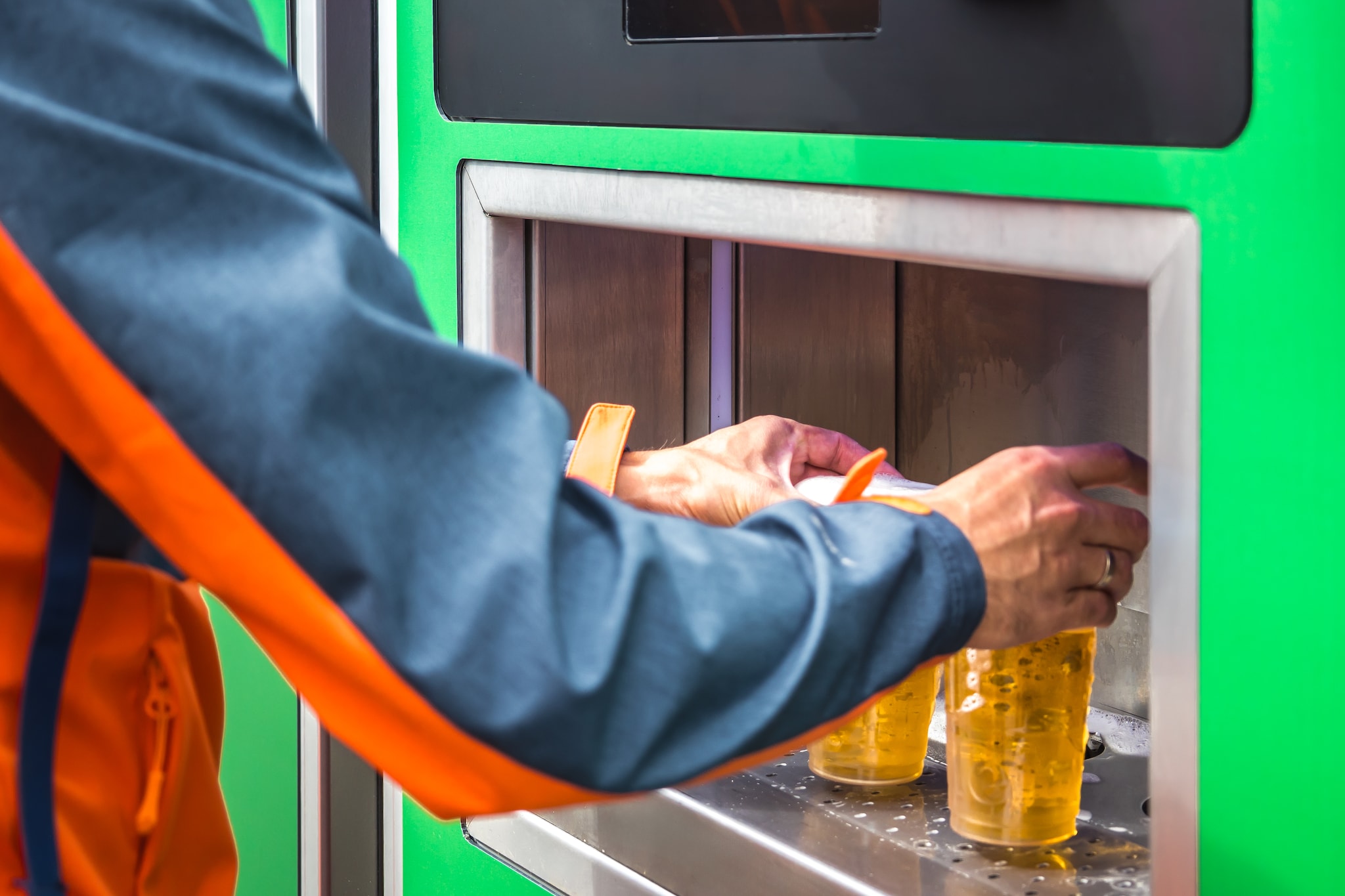 BeerMate is een volledig geautomatiseerde mobiele bier only bar Ralph Sidler