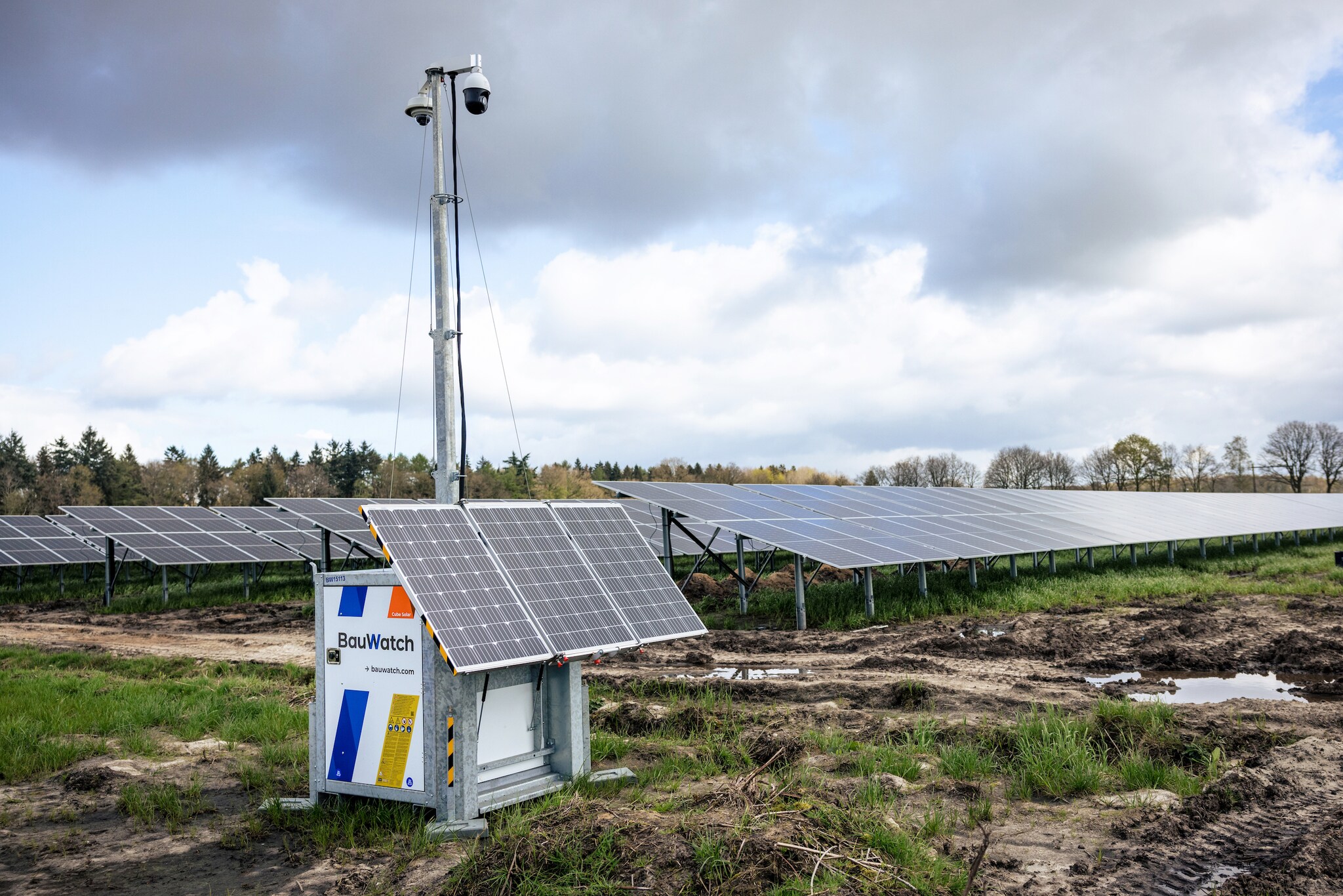 Het bewaken van een zonneveld voorkomt mogelijke diefstal van kabels.