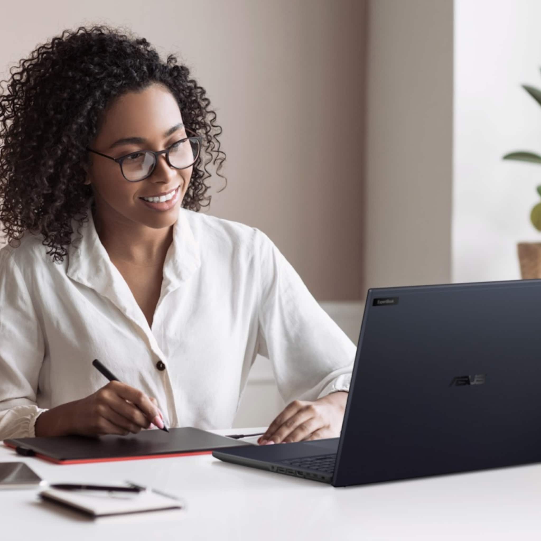 hoe asus op duurzame wijze de zakelijke laptopmarkt verovert