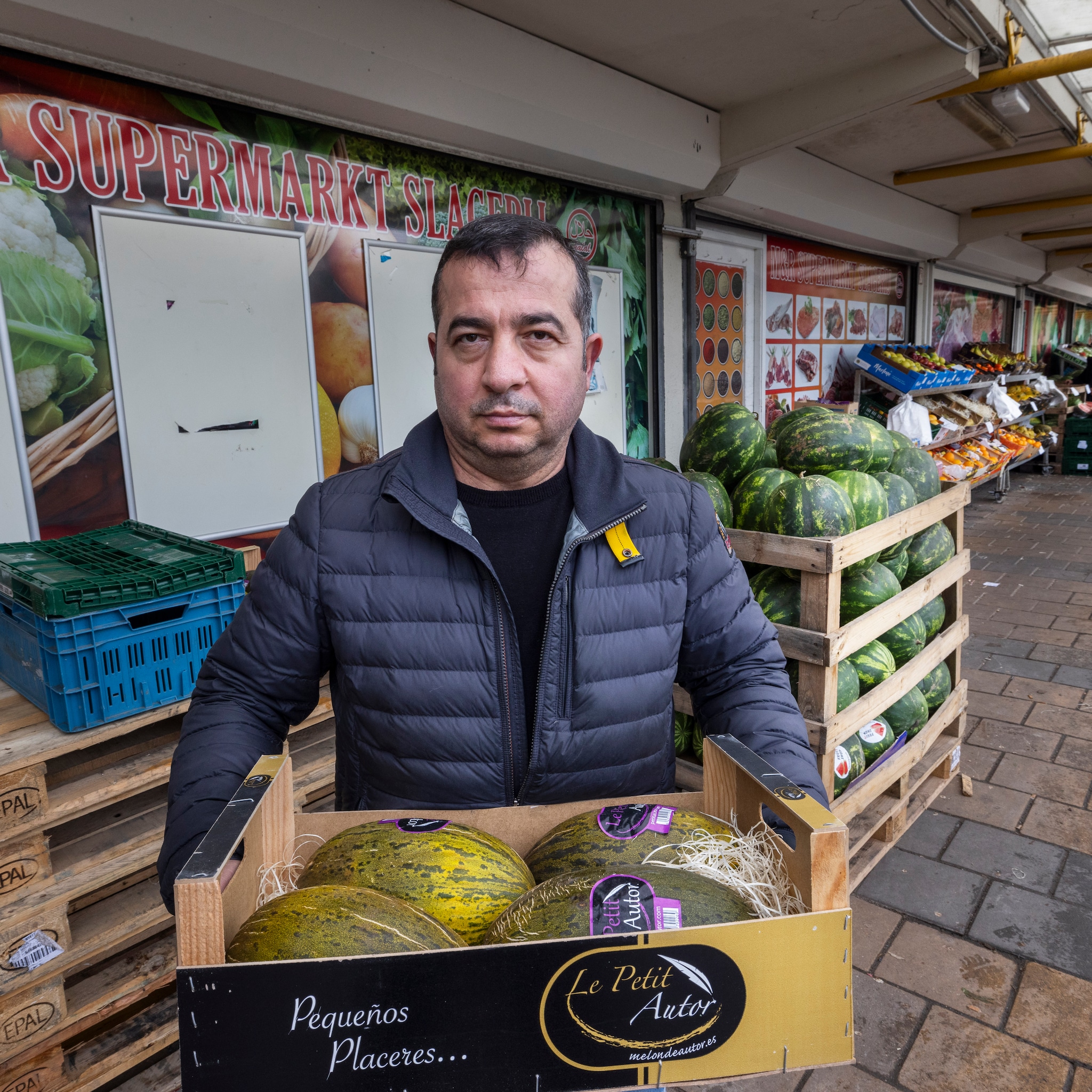 haagse supermarkteigenaar wordt gek van parkeerboetes voor laden en lossen waar moet ik anders staan