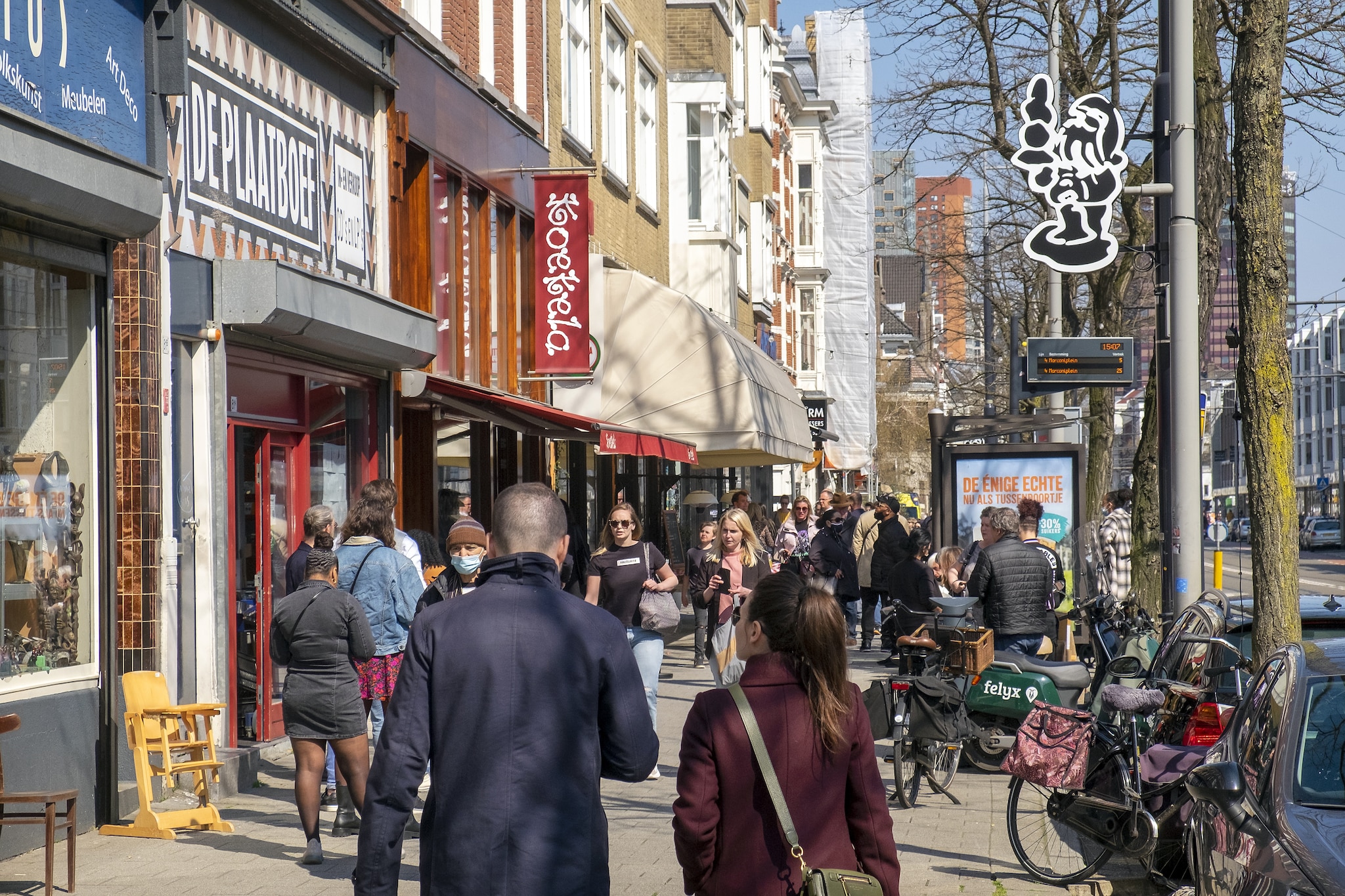 Rotterdam koopt aan de Nieuwe Binnenweg (foto hierboven) ongebruikt winkels op om ze een nieuwe winkelbestemming te geven. Foto: ANP Rotterdam koopt aan de Nieuwe Binnenweg (foto hierboven) ongebruikt winkels op om ze een nieuwe winkelbestemming te geven. Foto: ANP